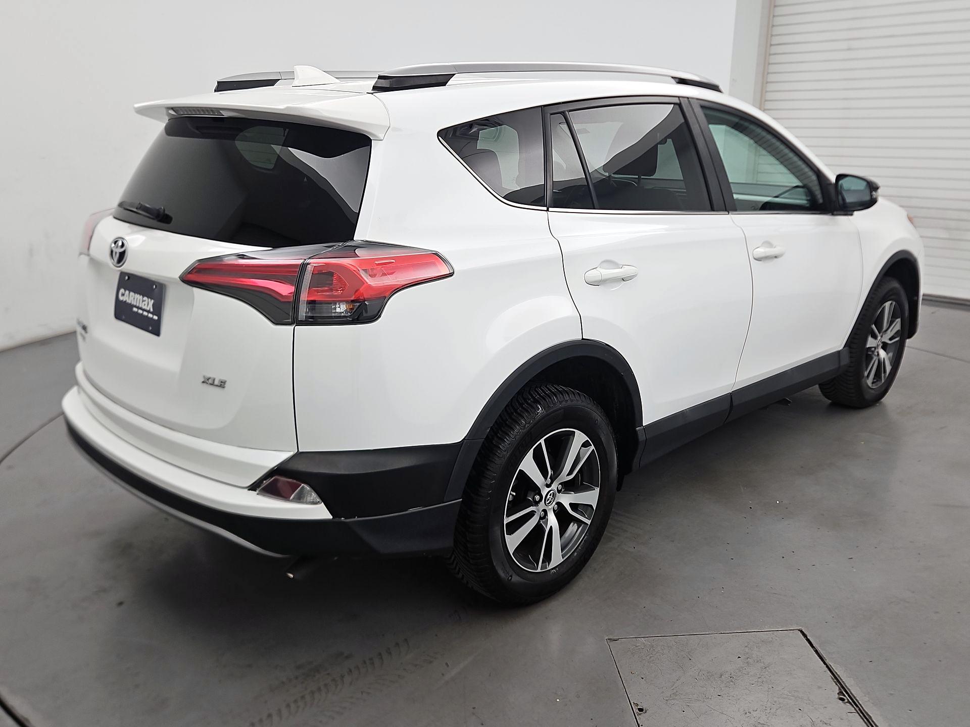 Thumbnail: 2018 Toyota RAV4 - 5