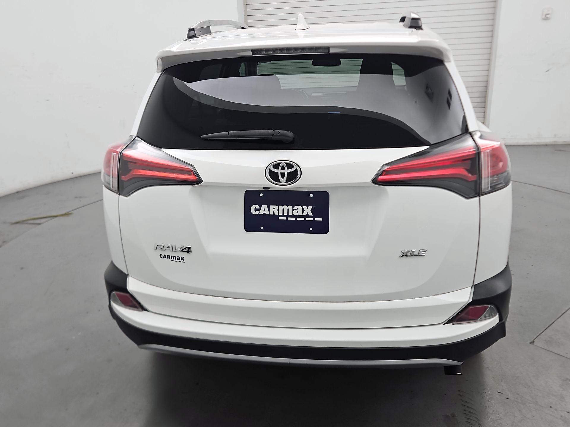 Thumbnail: 2018 Toyota RAV4 - 6