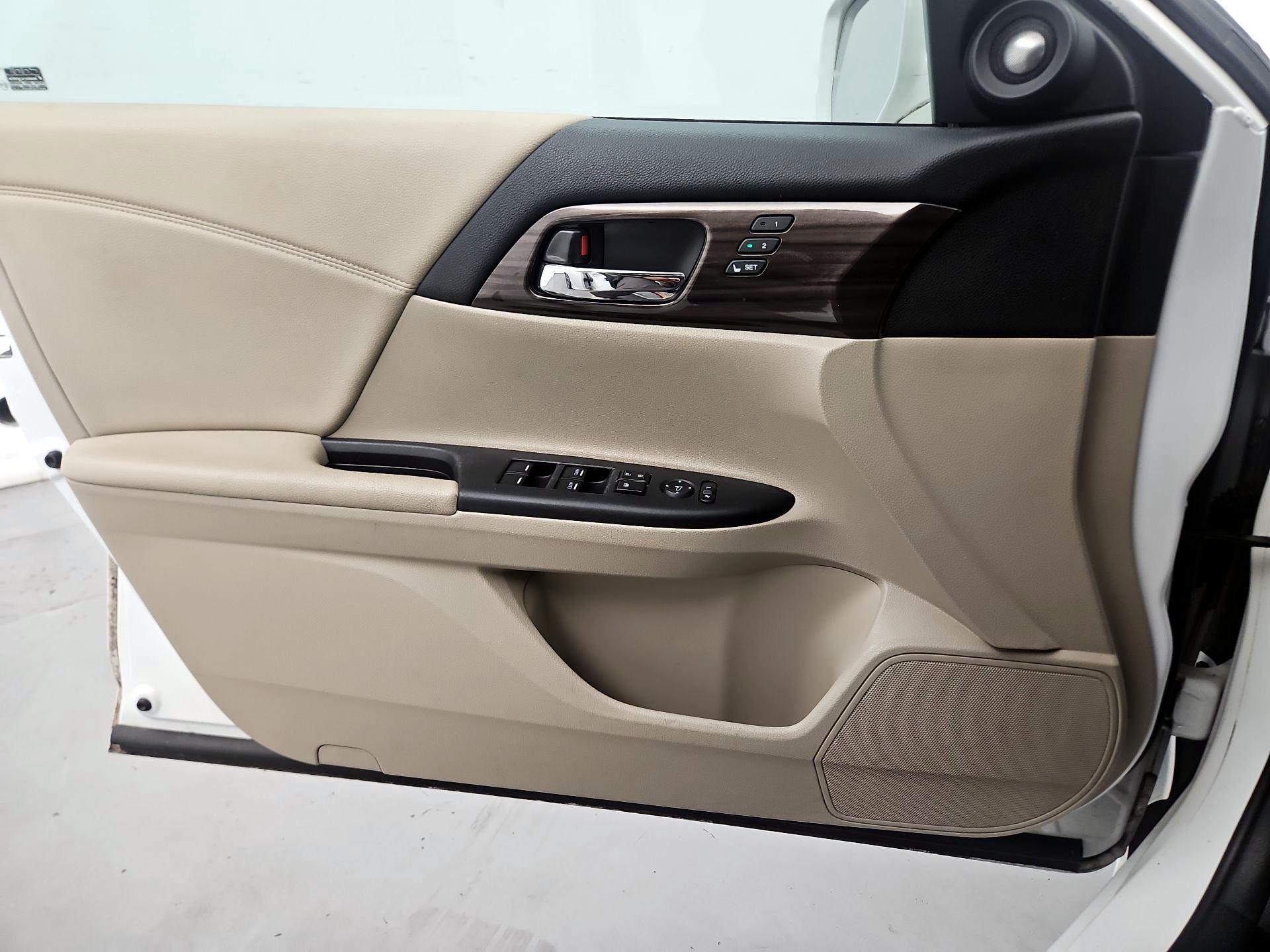 Thumbnail: 2017 Honda Accord - 10