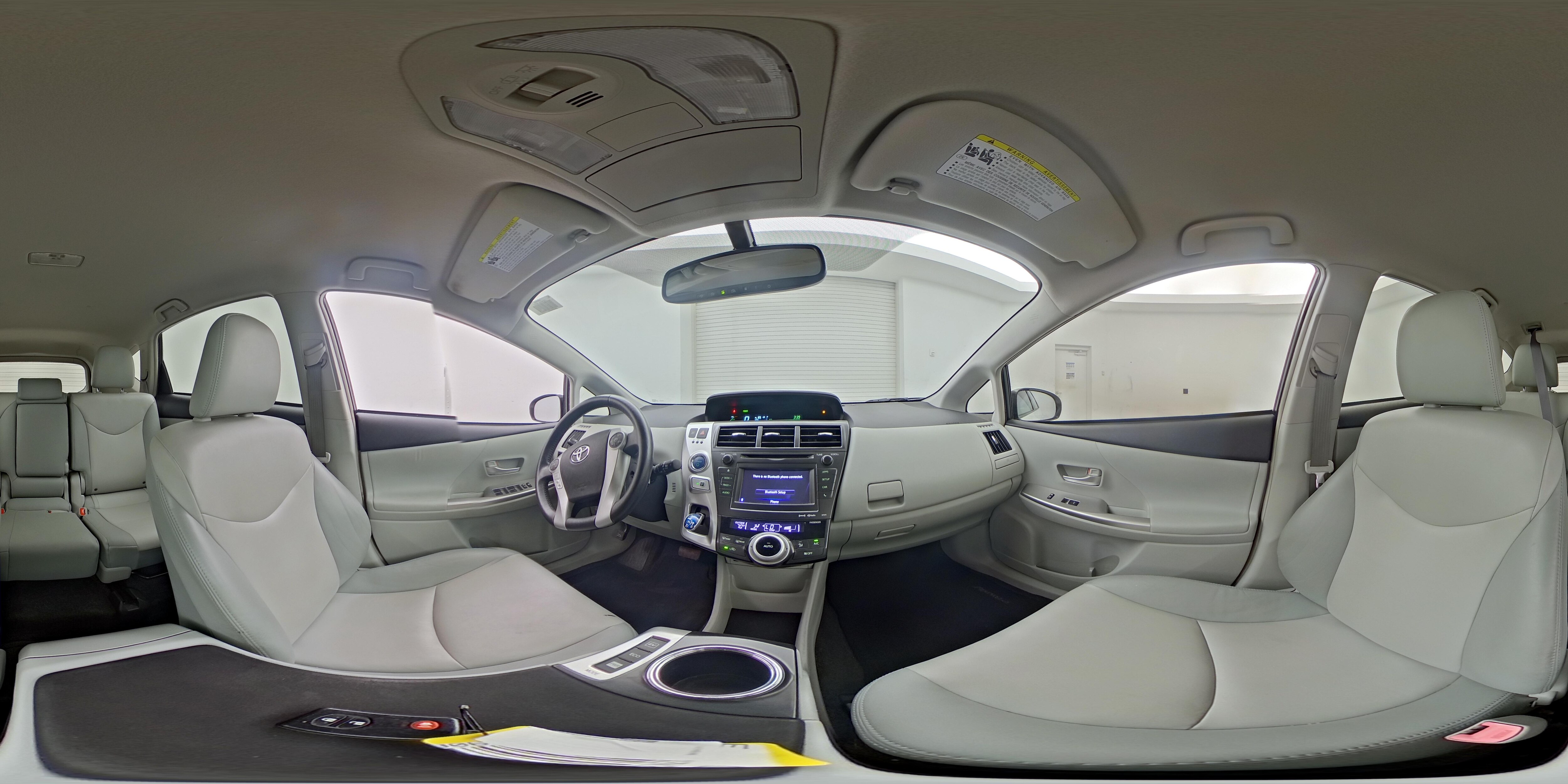2014 Toyota Prius v Five - Photo 24