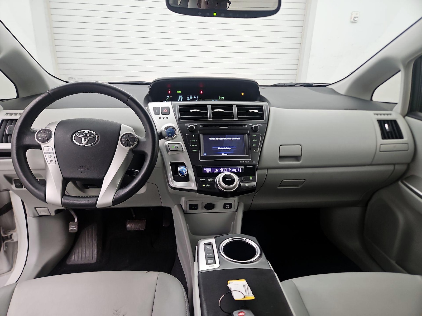 2014 Toyota Prius v Five - Photo 10