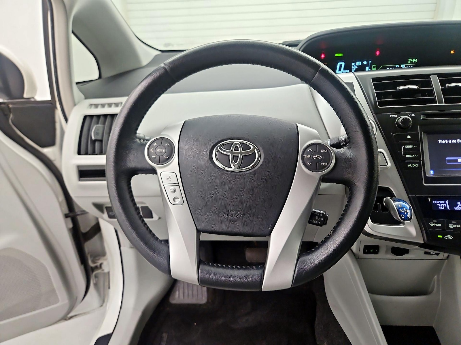 2014 Toyota Prius v Five - Photo 11