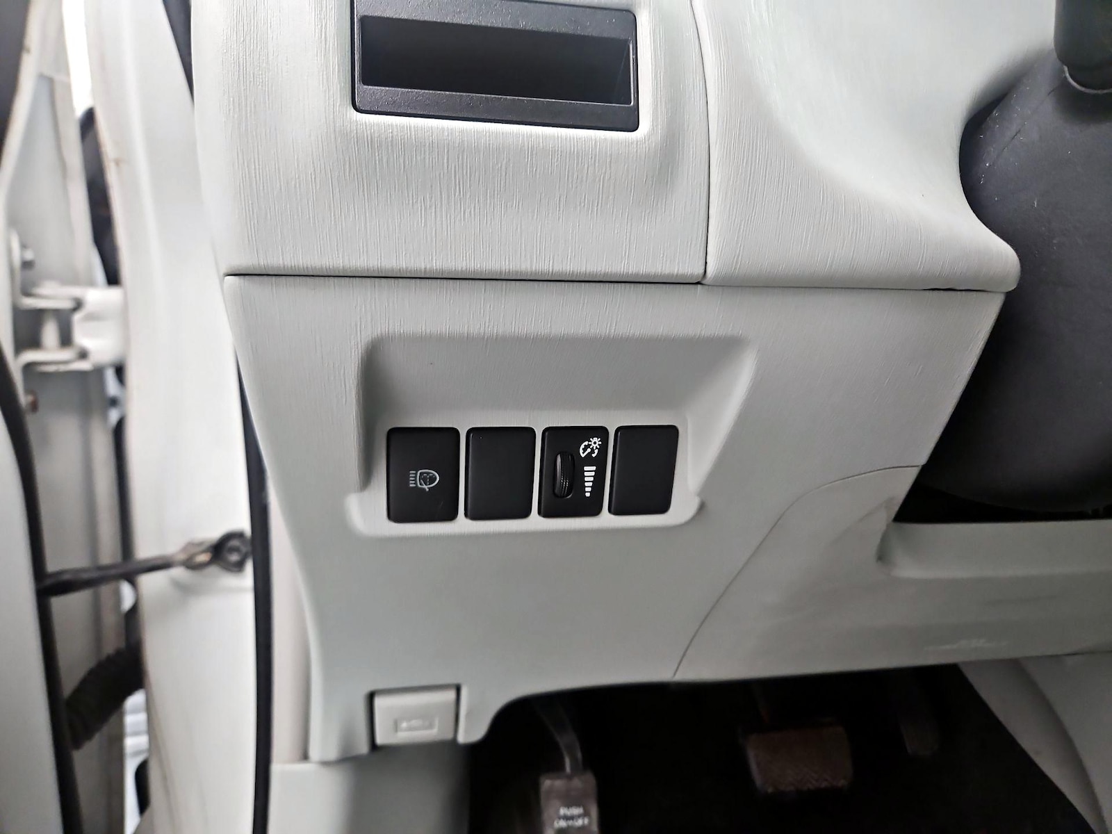 2014 Toyota Prius v Five - Photo 14