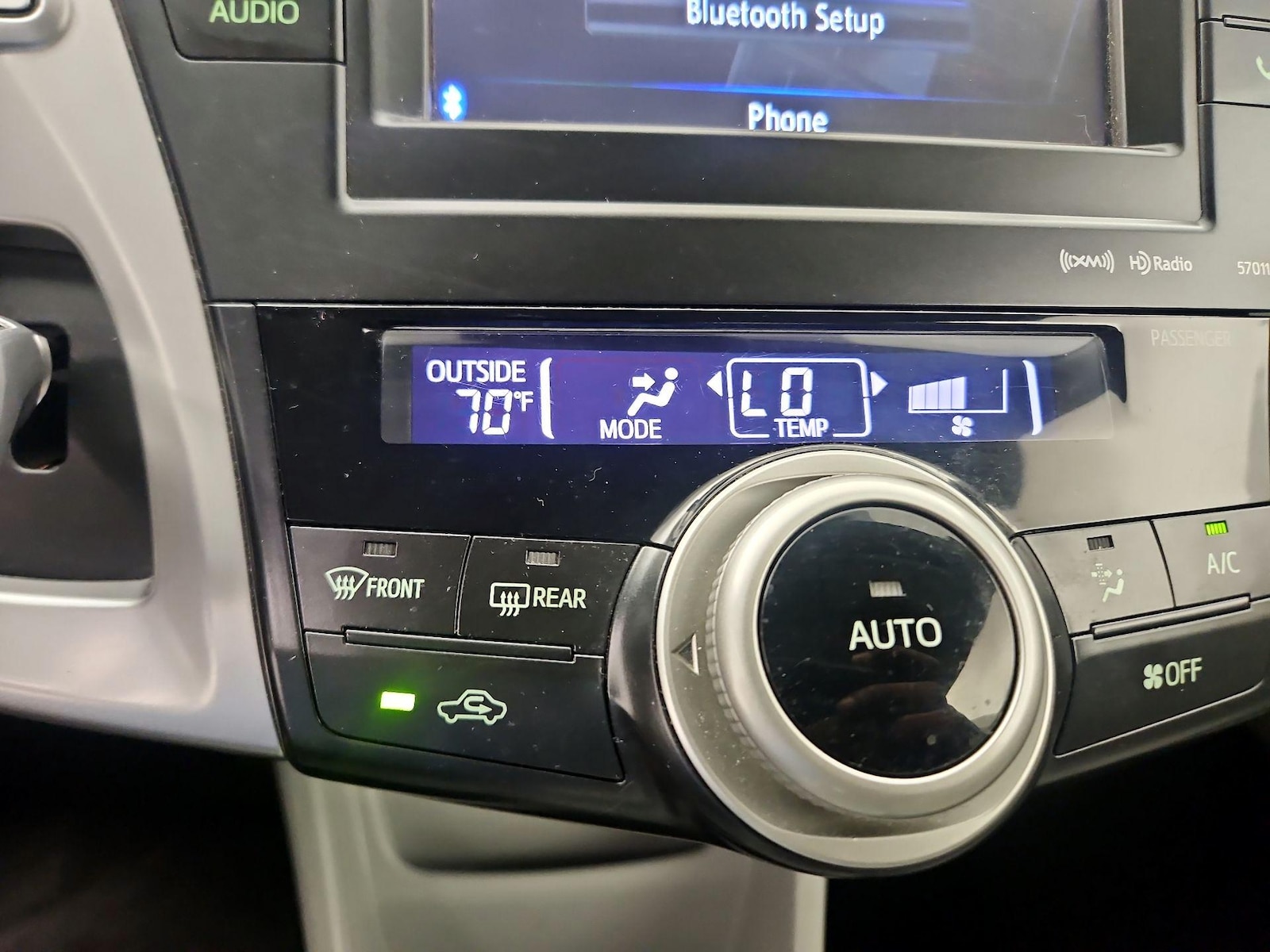 2014 Toyota Prius v Five - Photo 17