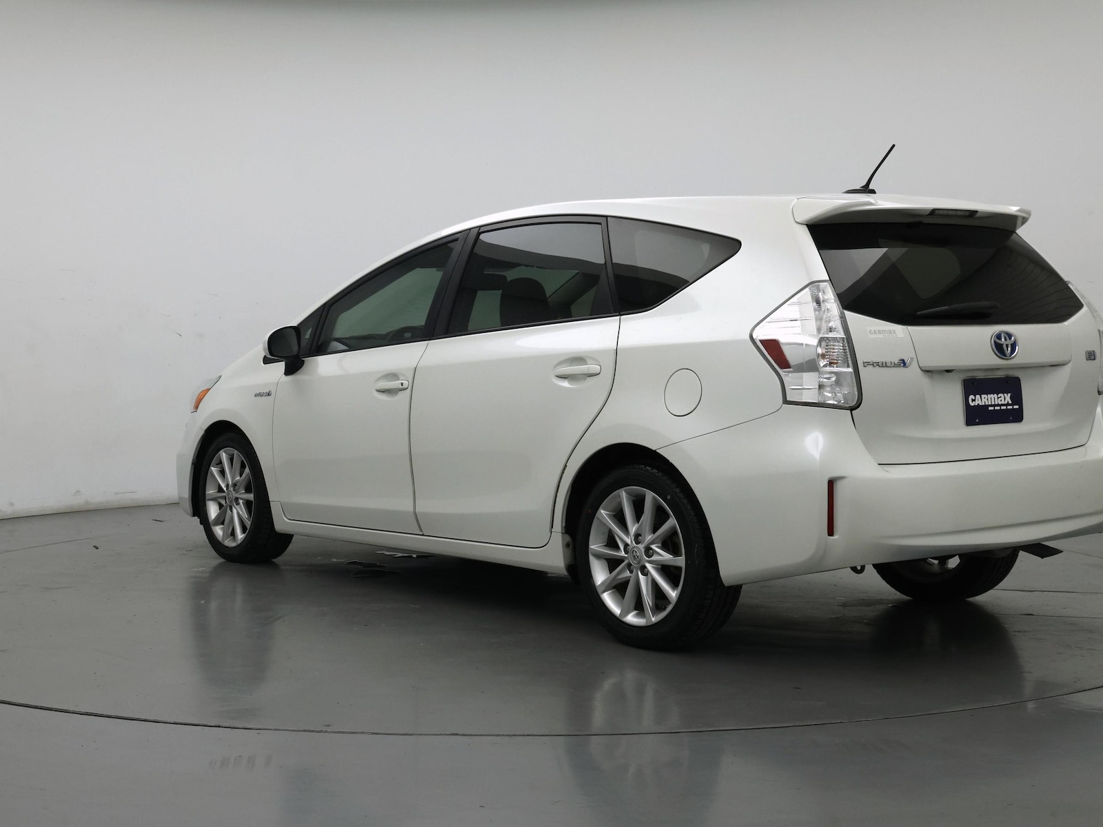 2014 Toyota Prius v Five - Photo 3
