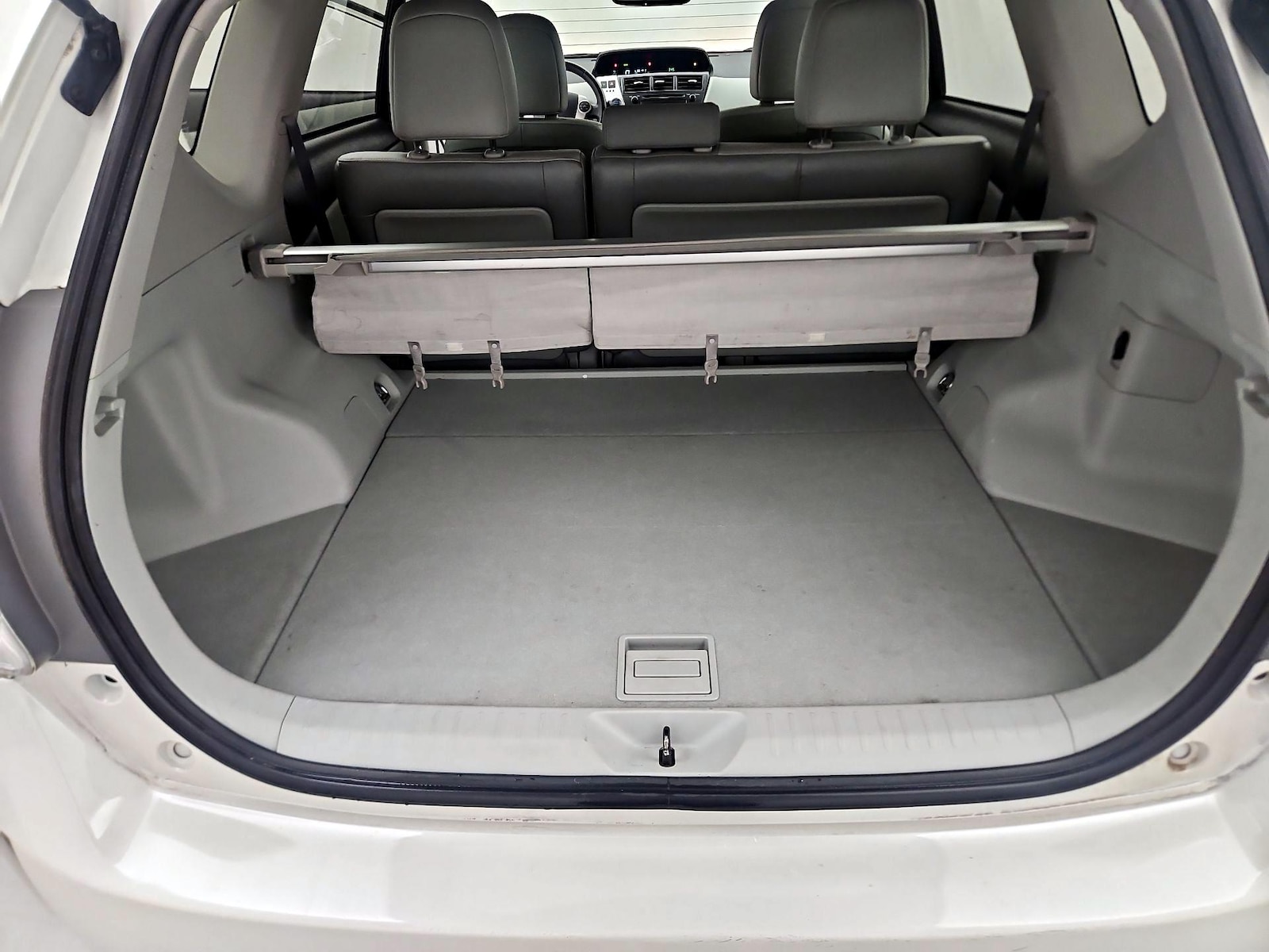 2014 Toyota Prius v Five - Photo 21