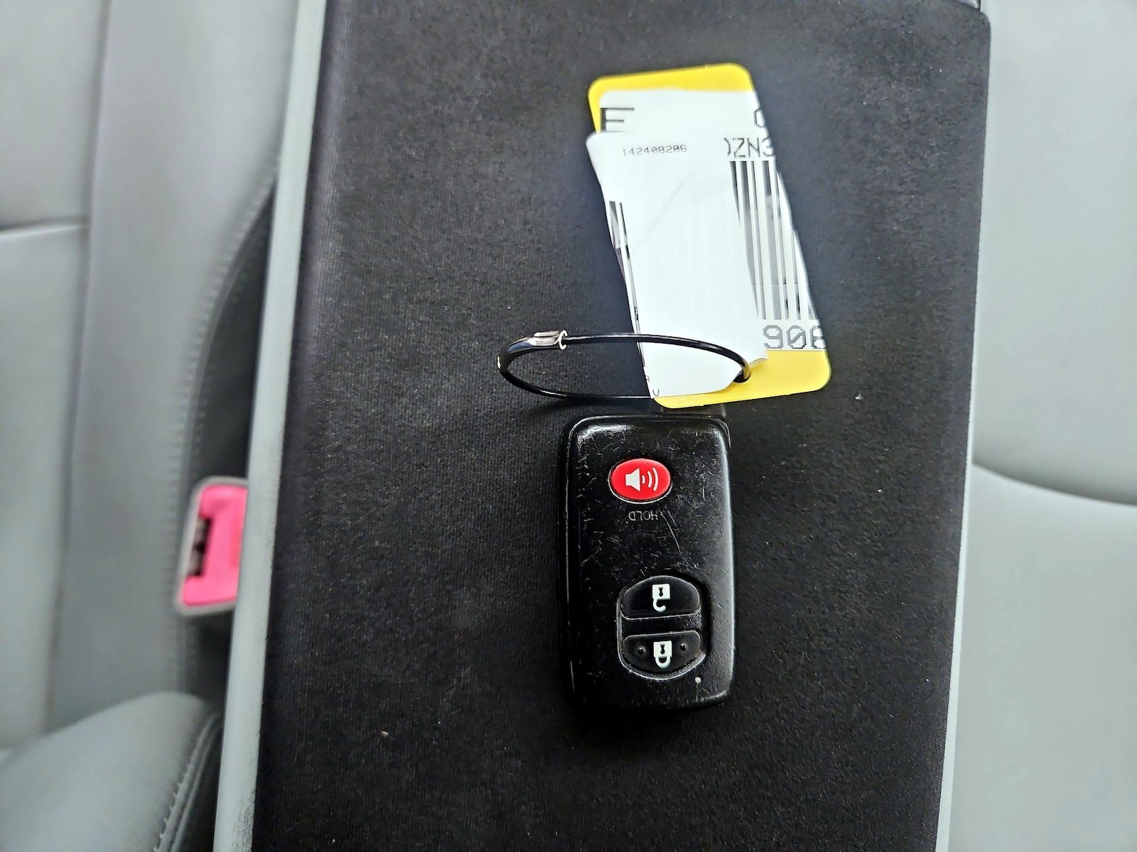 2014 Toyota Prius v Five - Photo 23