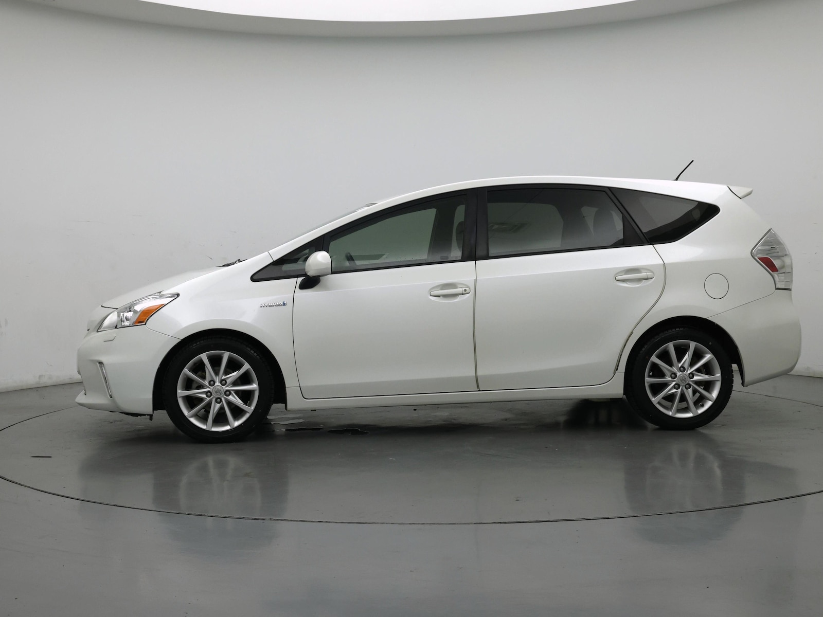 2014 Toyota Prius v Five - Photo 4