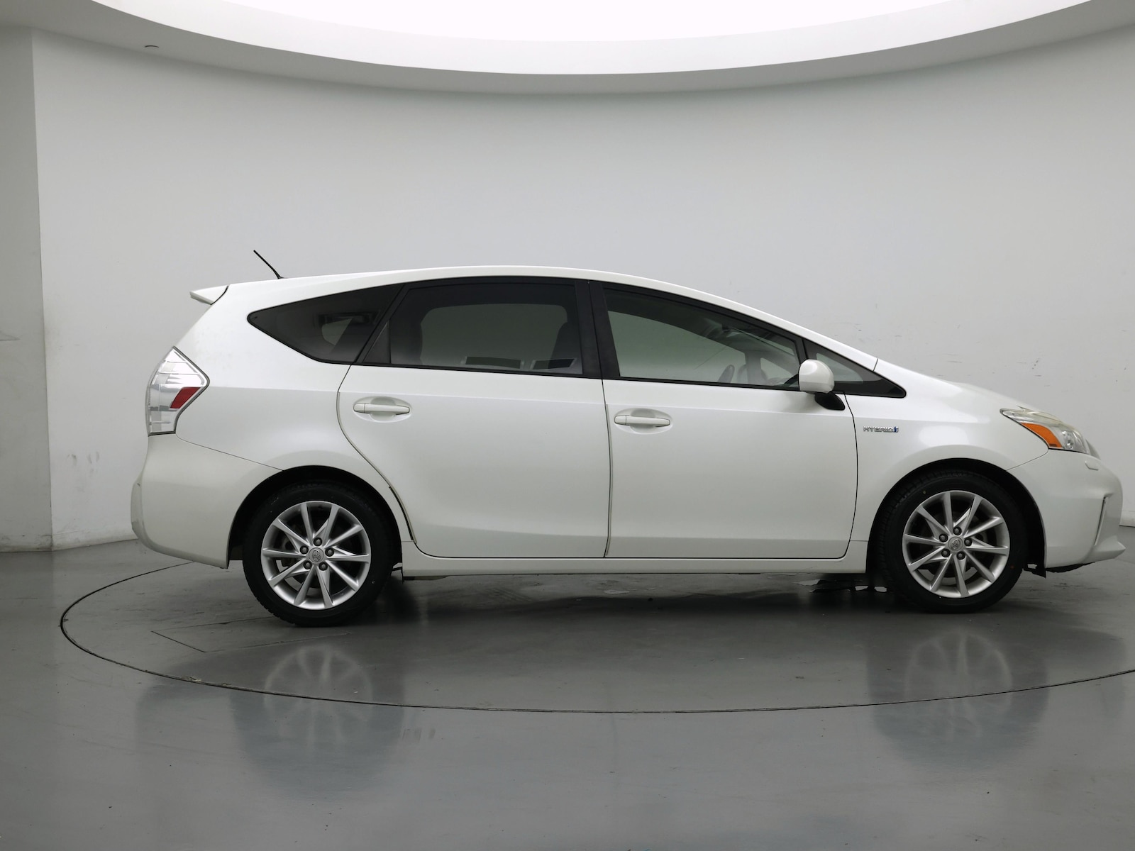 2014 Toyota Prius v Five - Photo 8