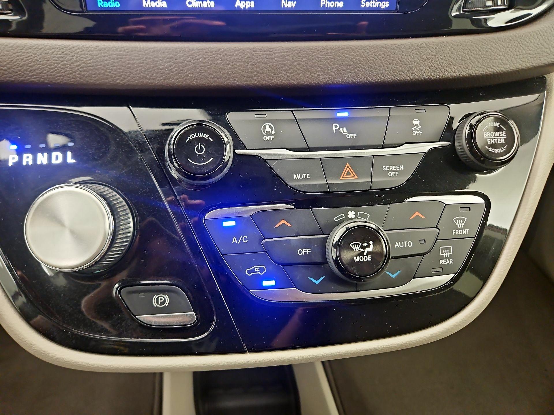 Thumbnail: 2018 Chrysler Pacifica - 14