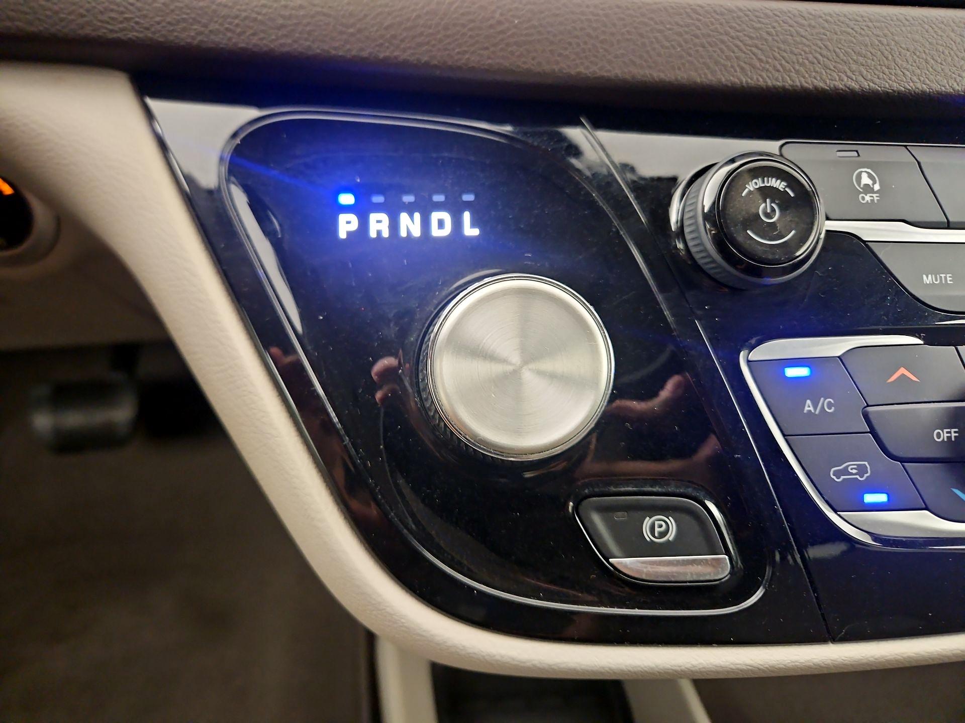 Thumbnail: 2018 Chrysler Pacifica - 15