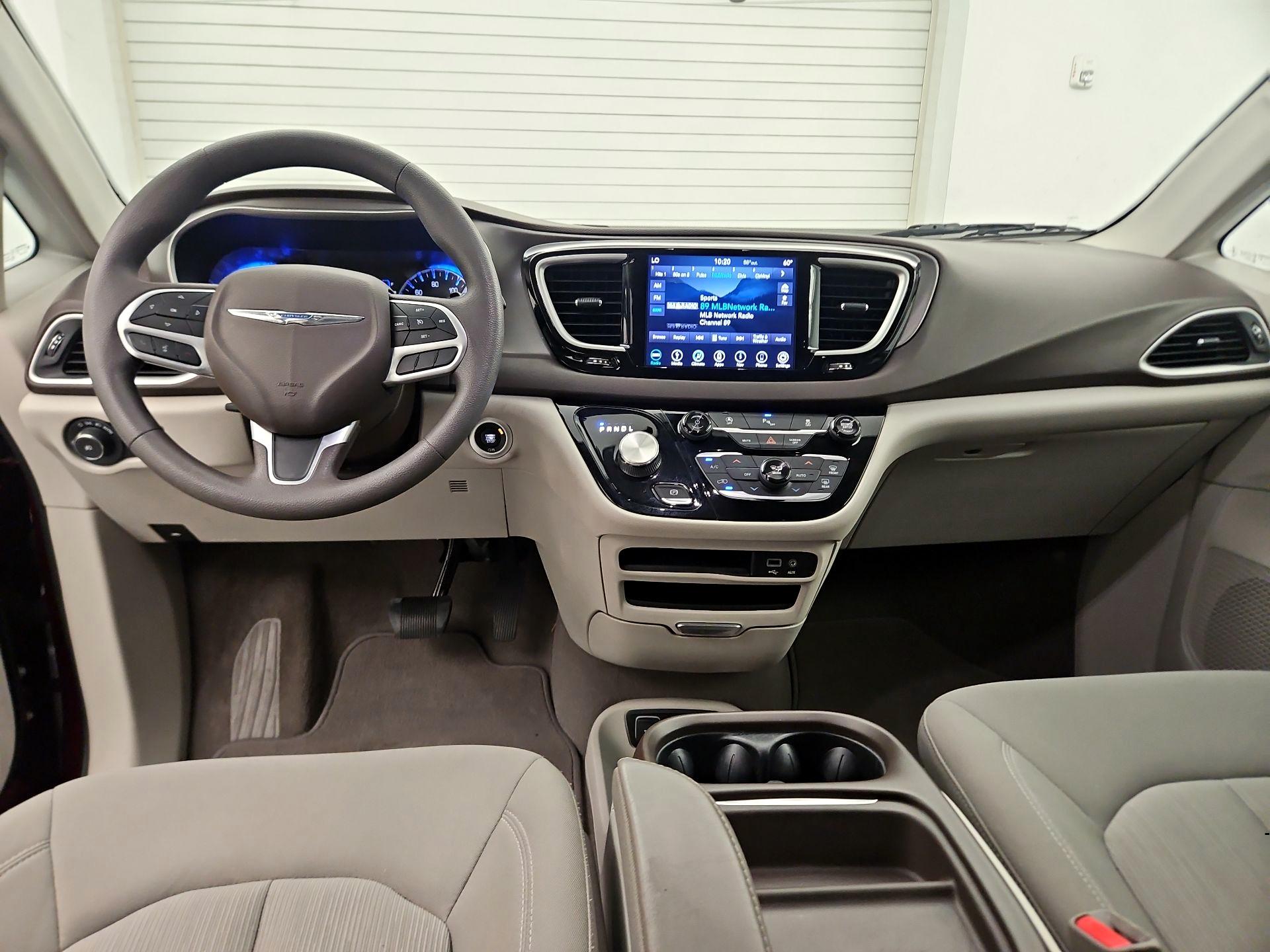 Thumbnail: 2018 Chrysler Pacifica - 8