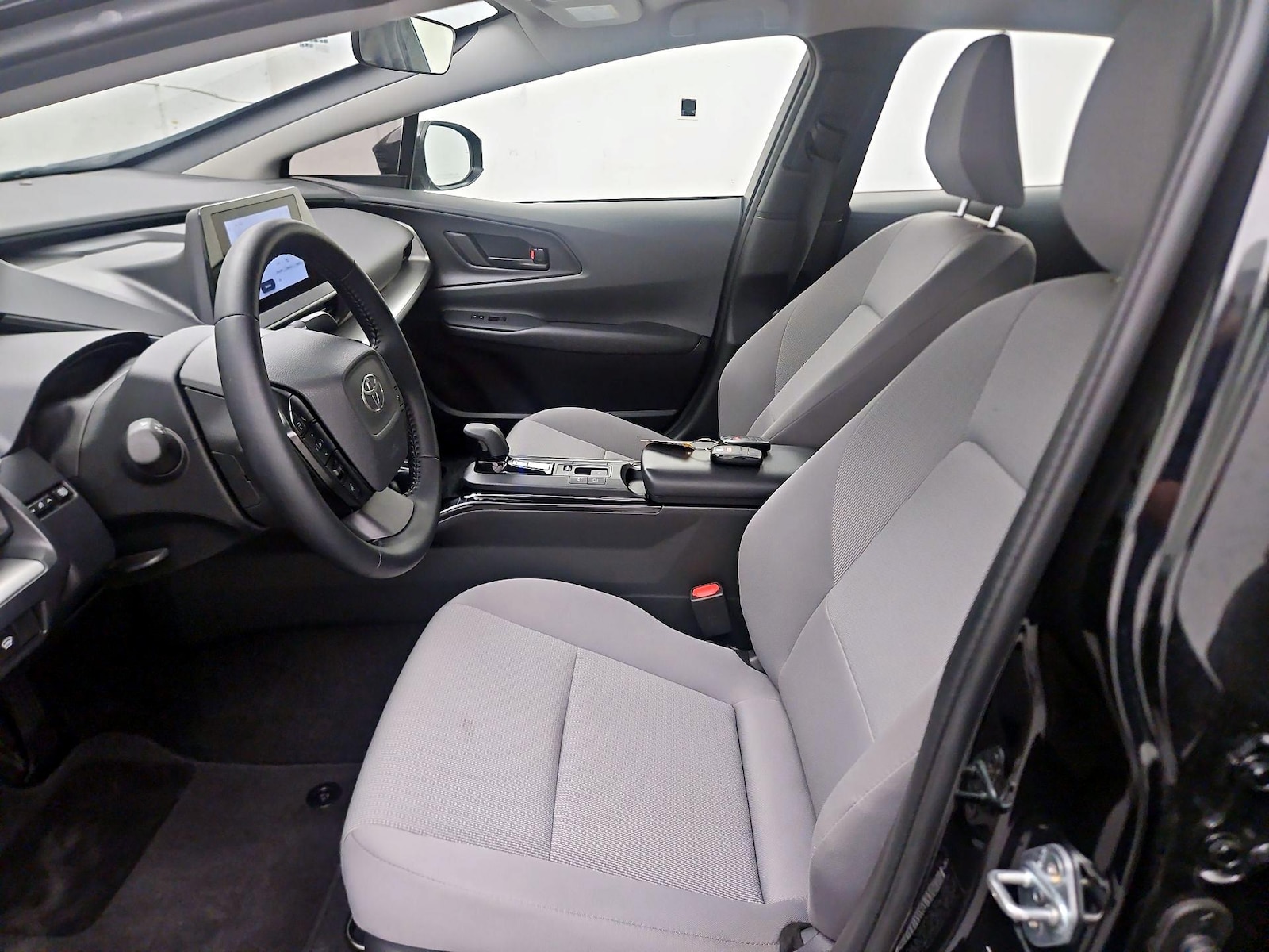 2026 Toyota Prius LE - Photo 10