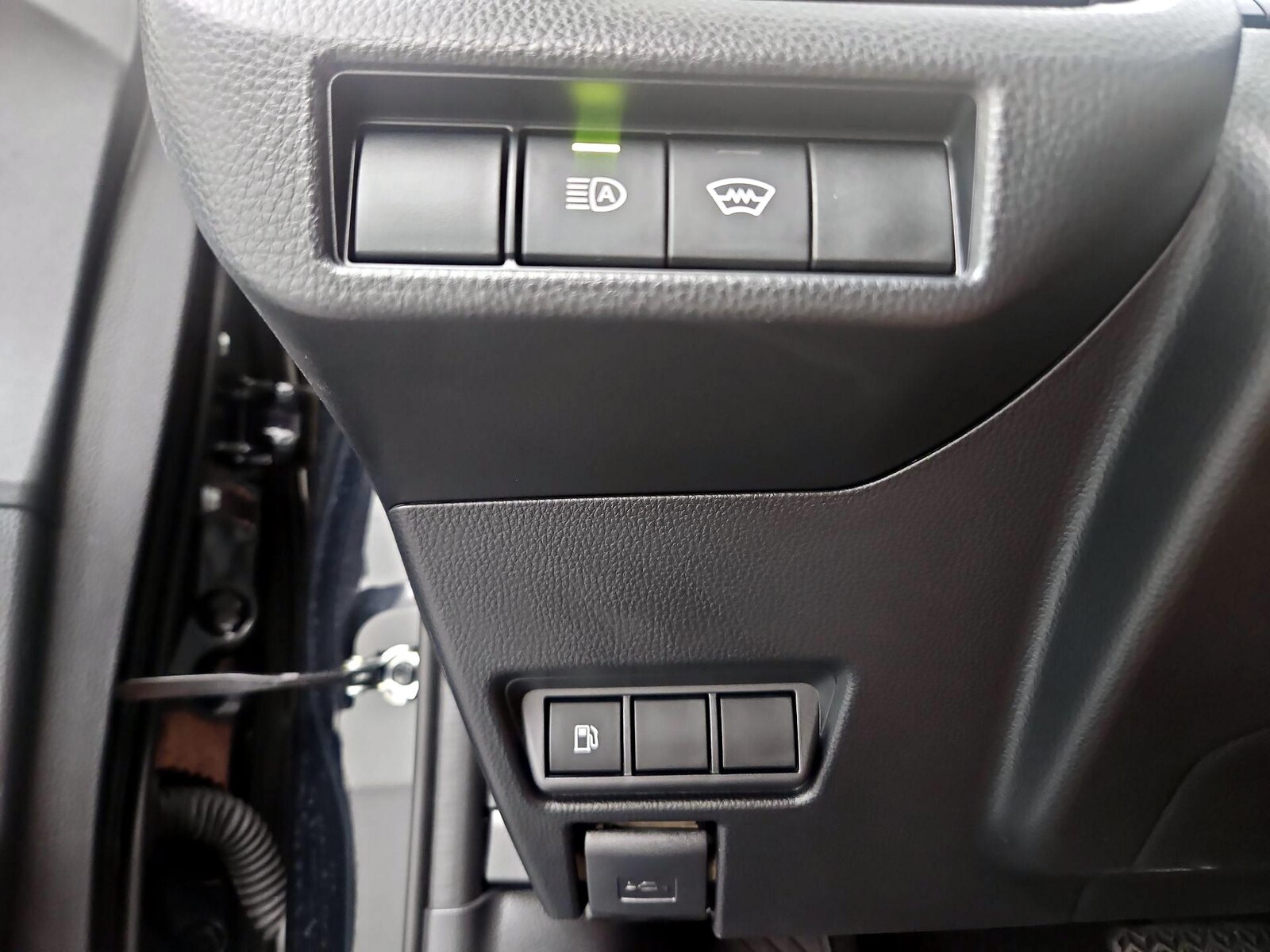 2026 Toyota Prius LE - Photo 12