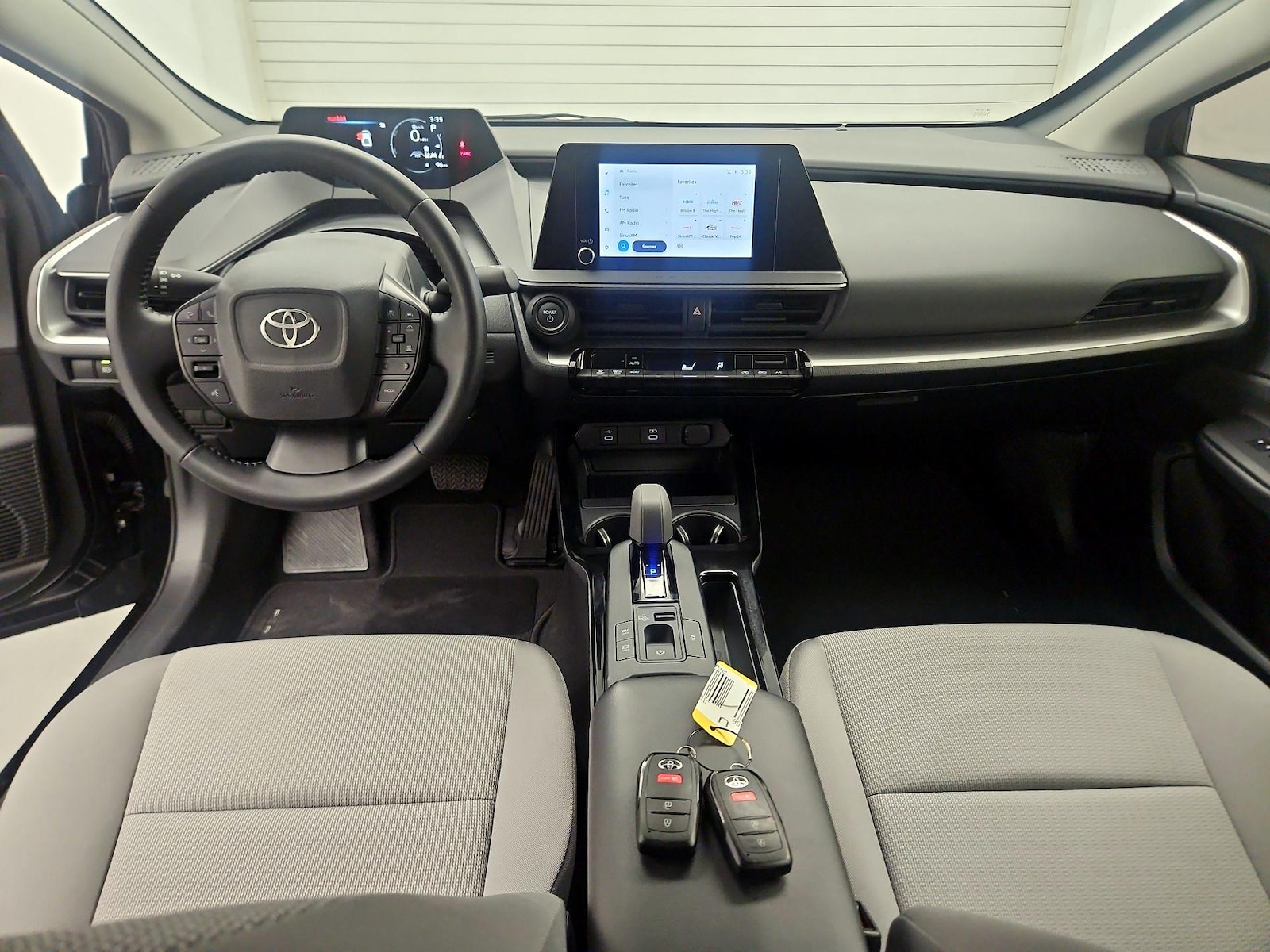 2026 Toyota Prius LE - Photo 8