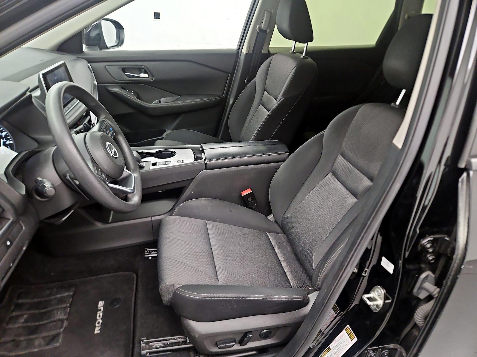 2024 Nissan Rogue SV - Photo 12
