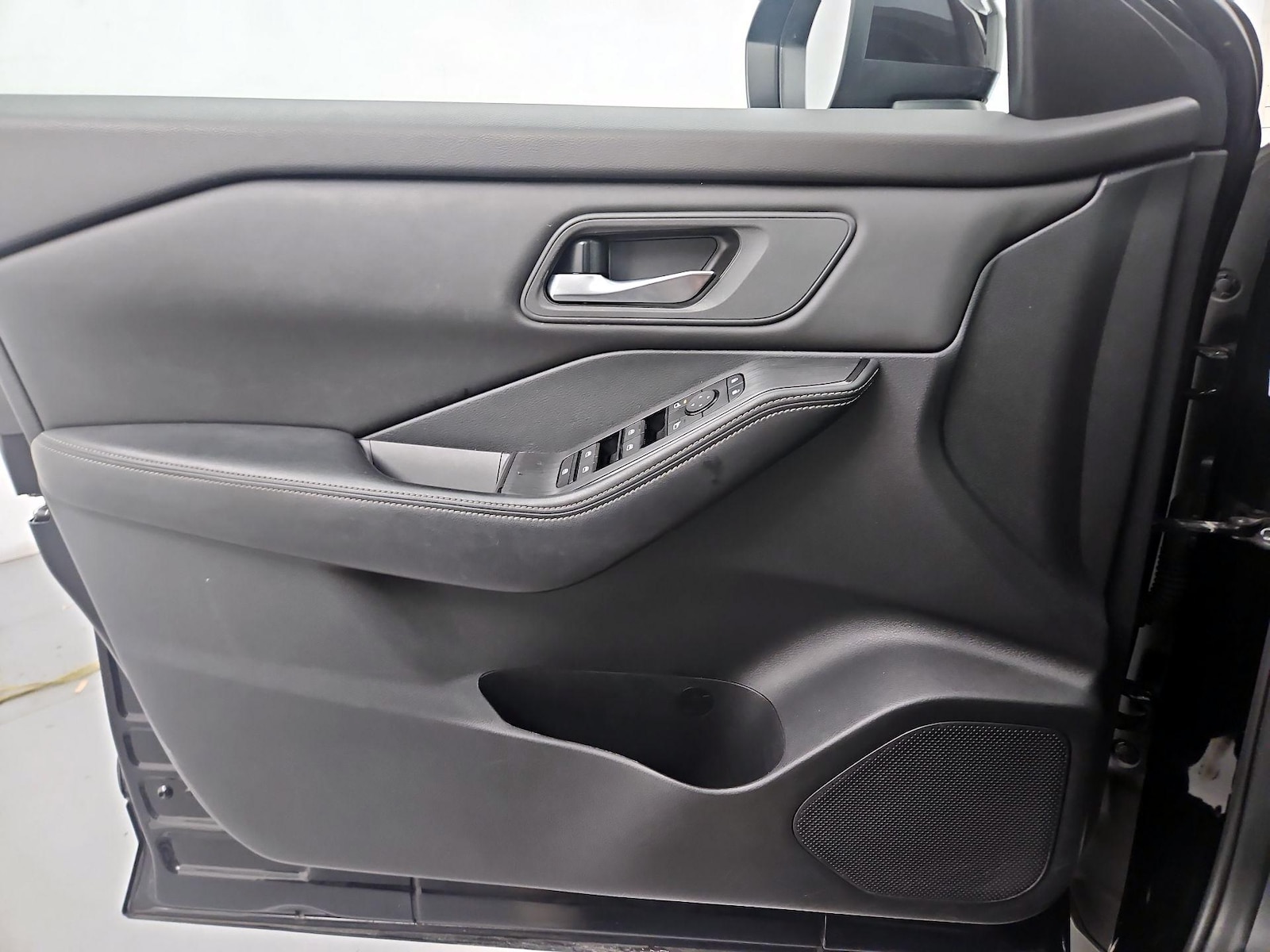 2024 Nissan Rogue SV - Photo 13