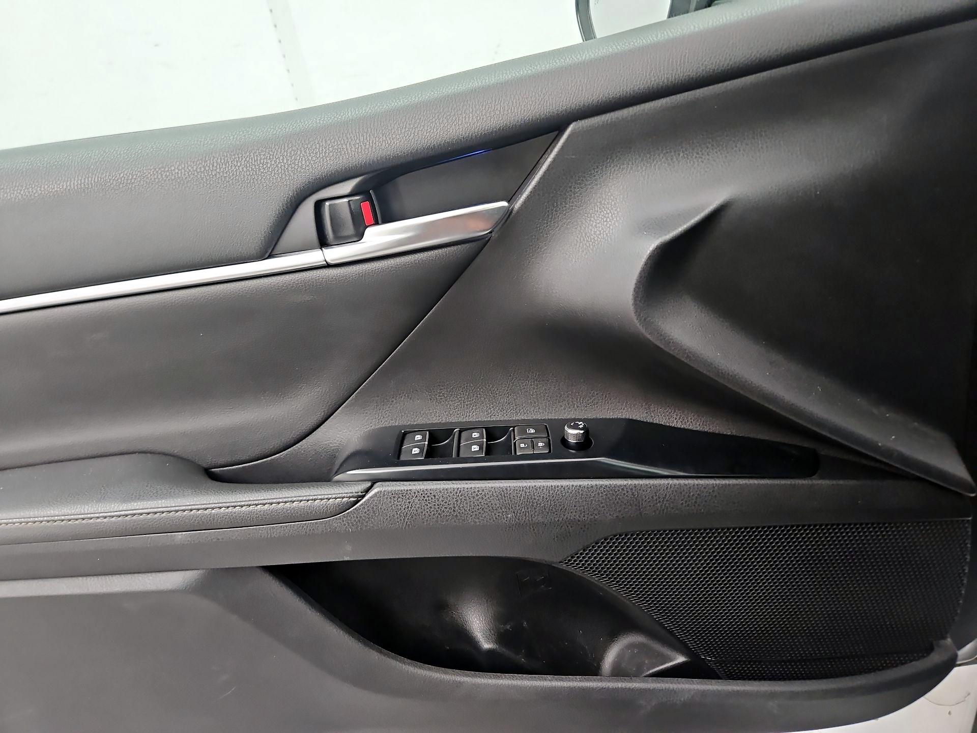 Thumbnail: 2019 Toyota Camry - 12