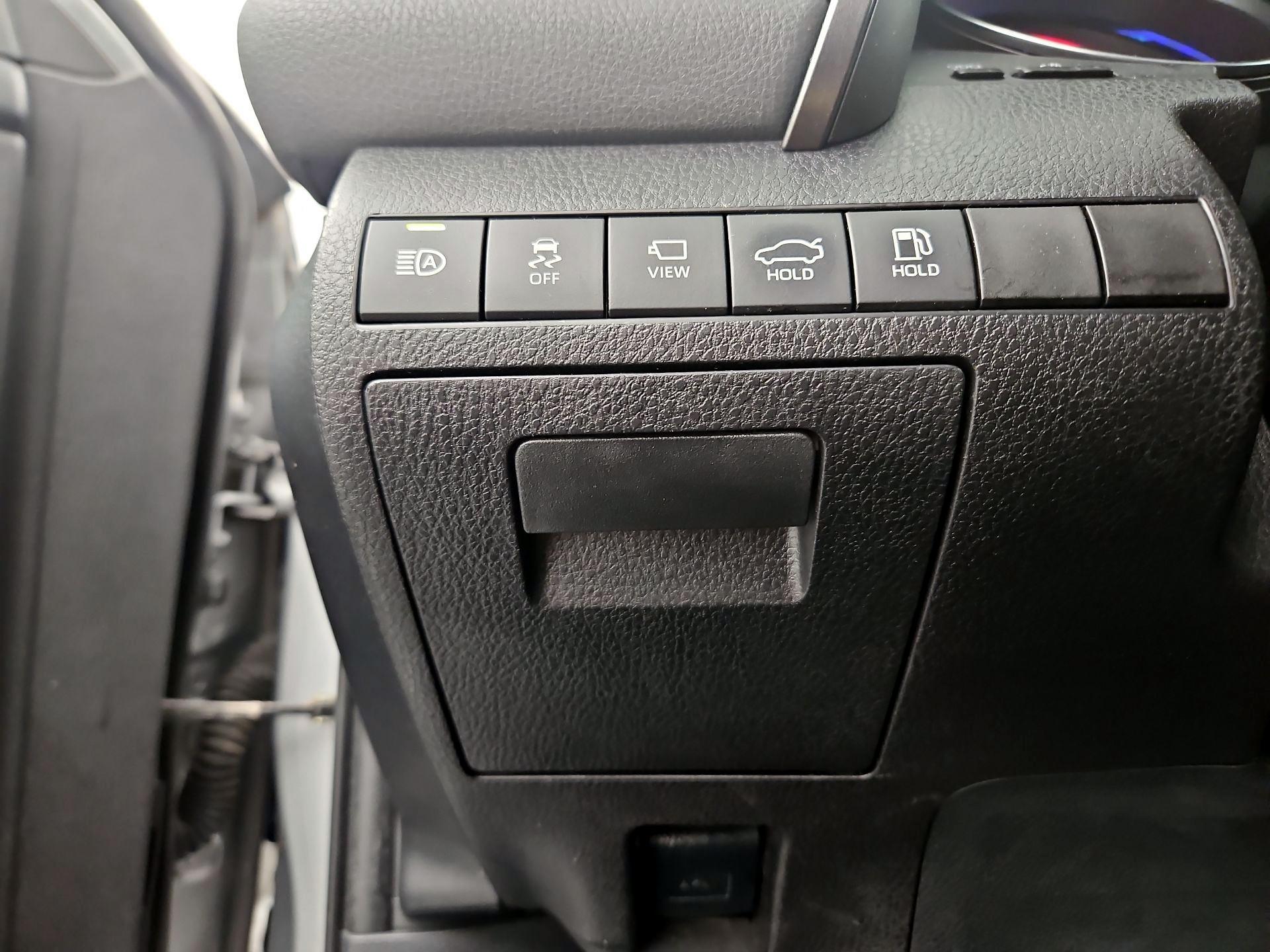 Thumbnail: 2019 Toyota Camry - 13