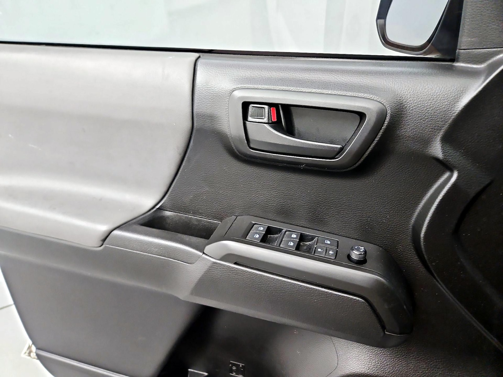 2020 Toyota Tacoma SR - Photo 13