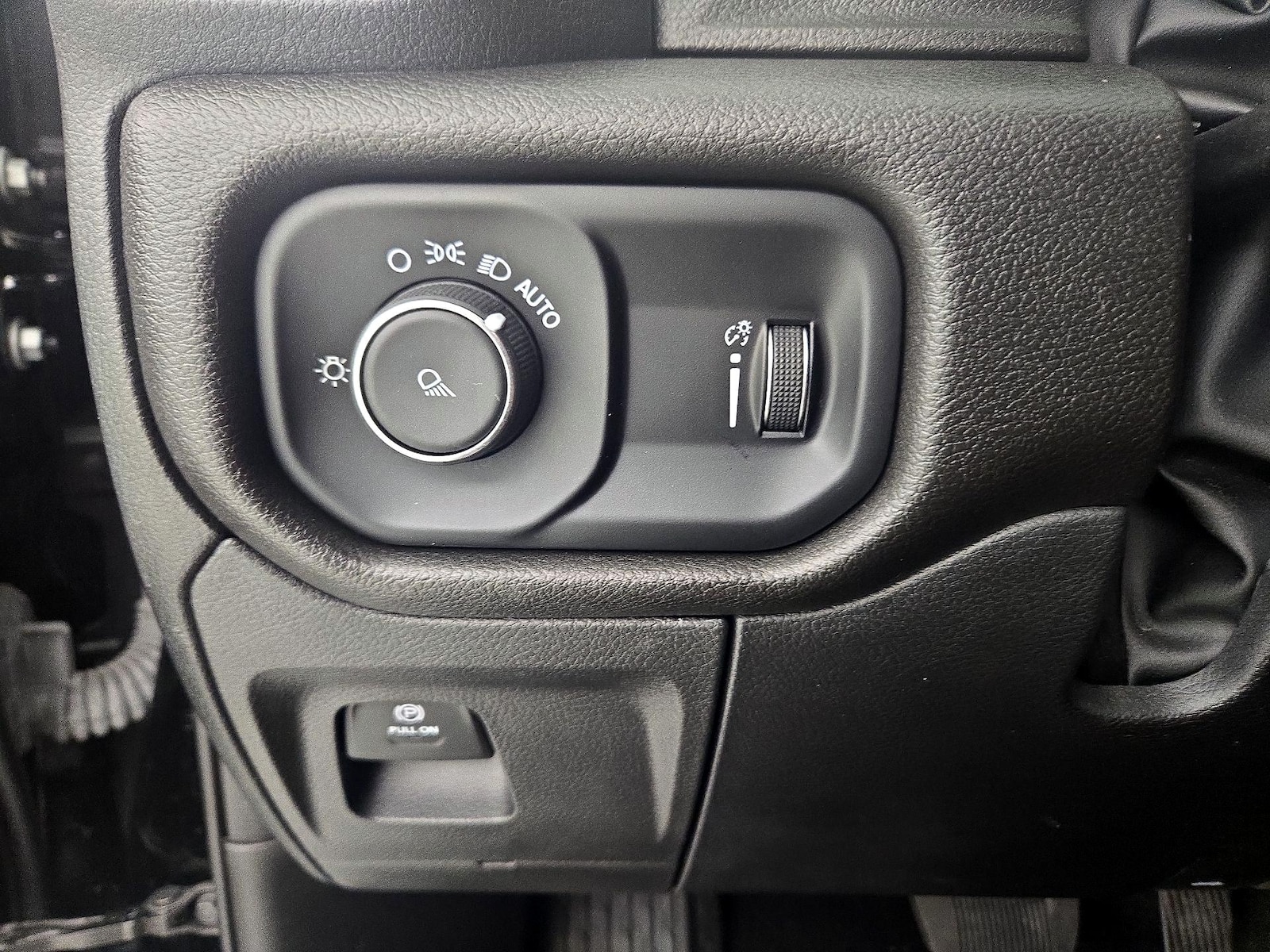 2025 RAM Ram 1500 Pickup Tradesman - Photo 14
