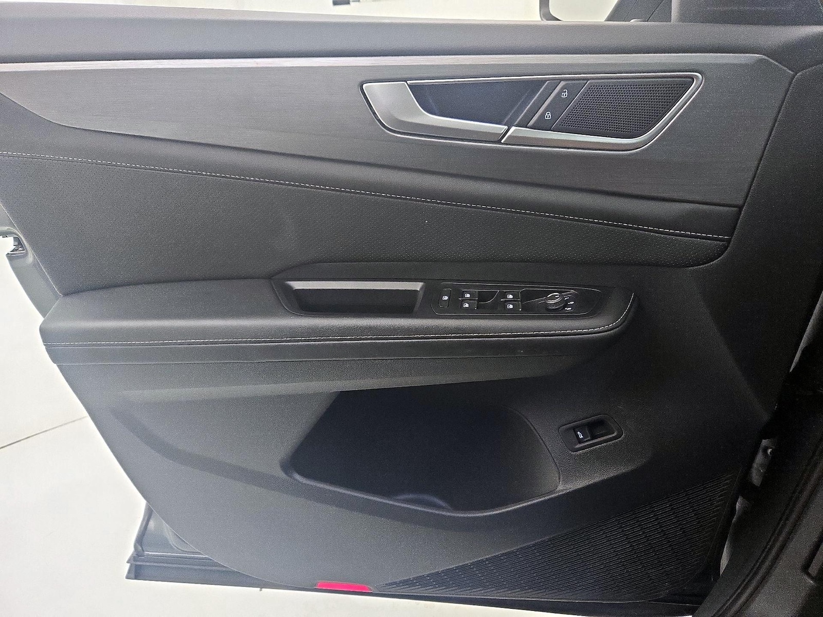 2026 Volkswagen Atlas Cross Sport SE w/Tech - Photo 13