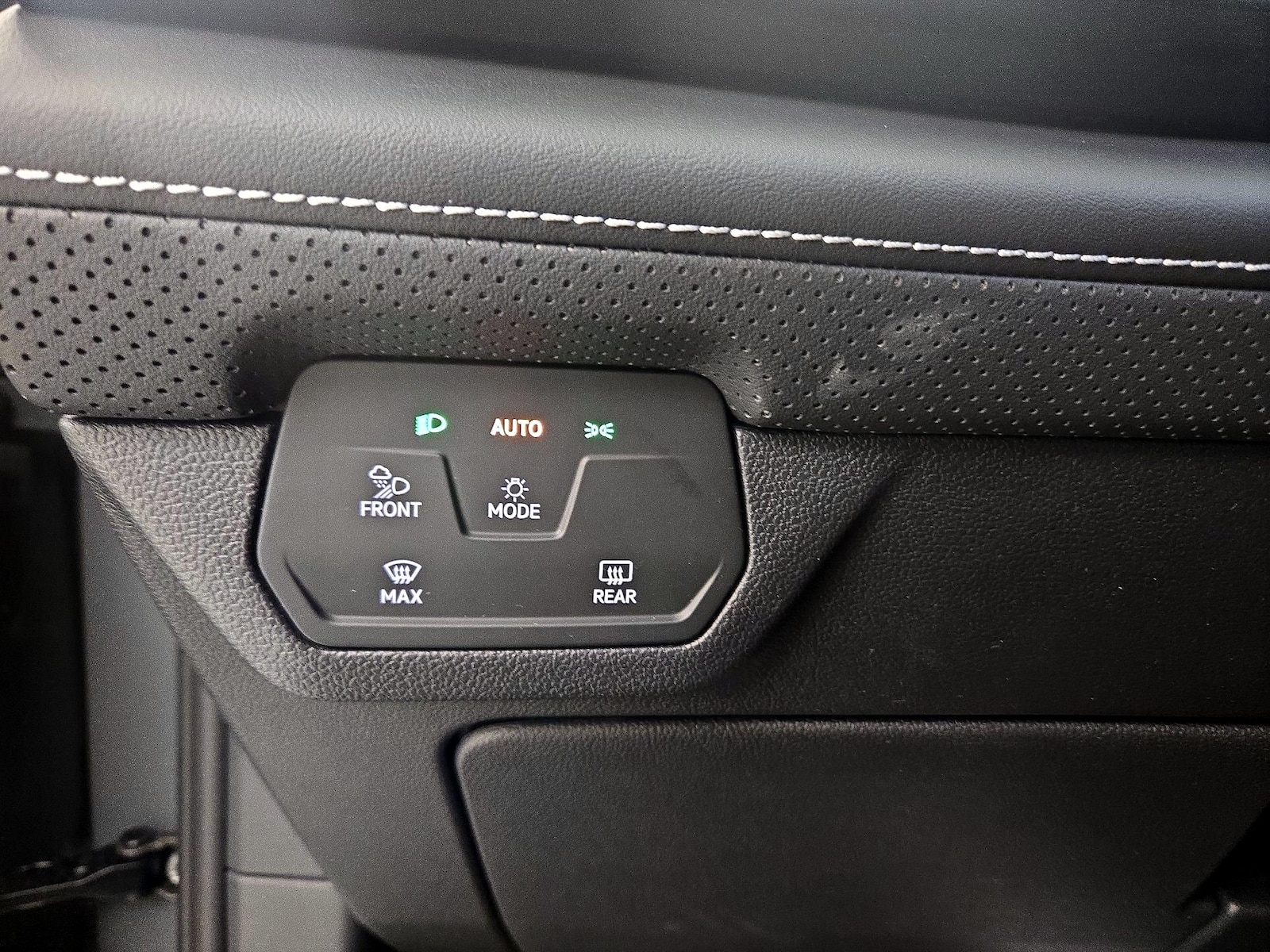 2026 Volkswagen Atlas Cross Sport SE w/Tech - Photo 14