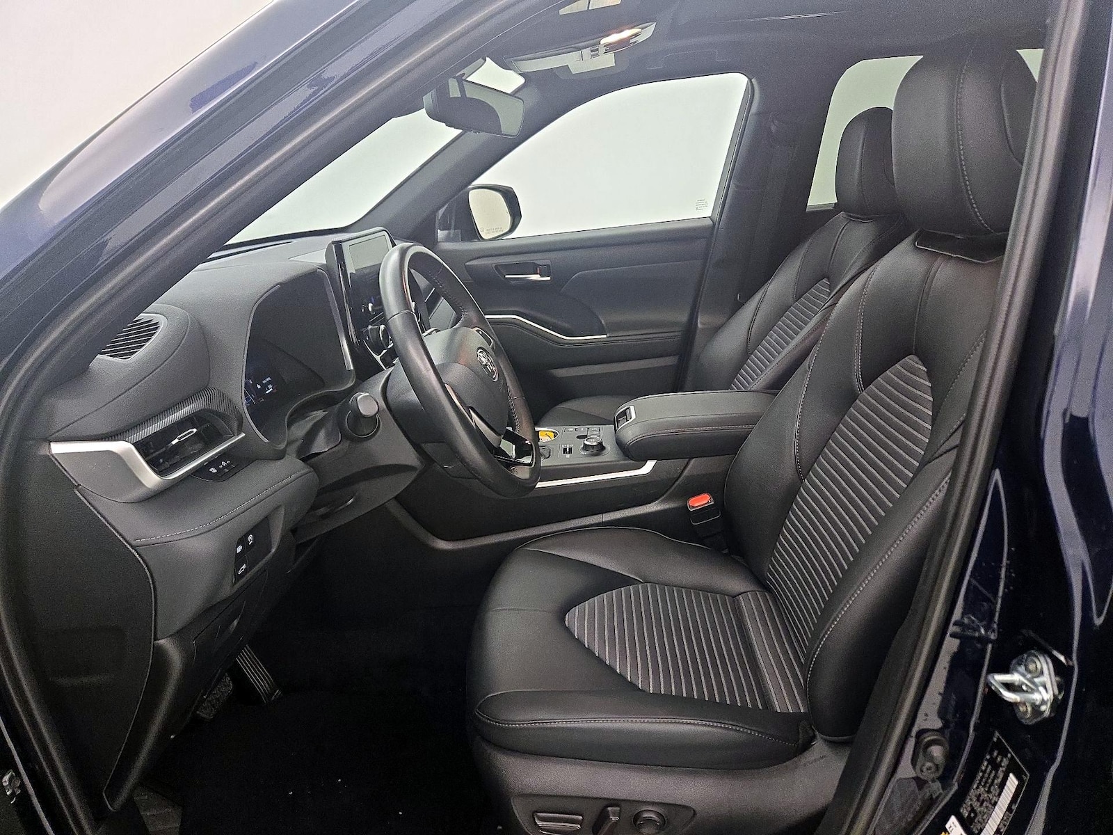 2025 Toyota Highlander XSE - Photo 12