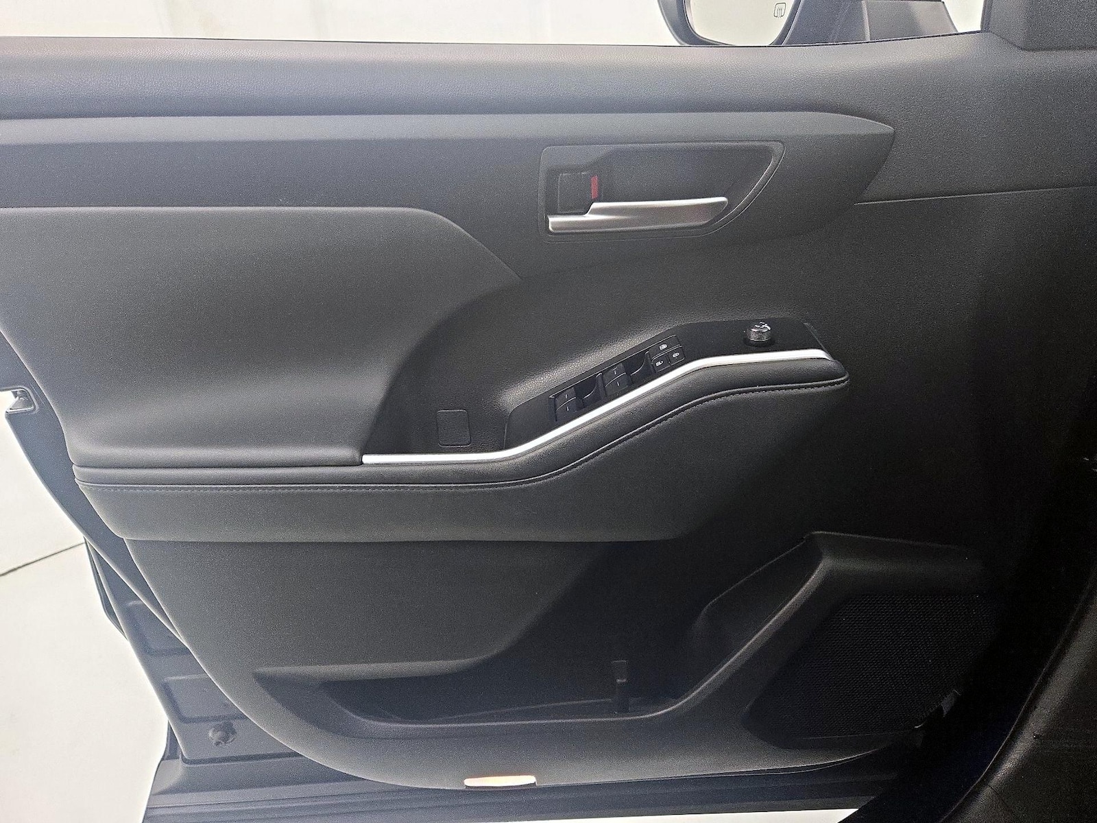 2025 Toyota Highlander XSE - Photo 13