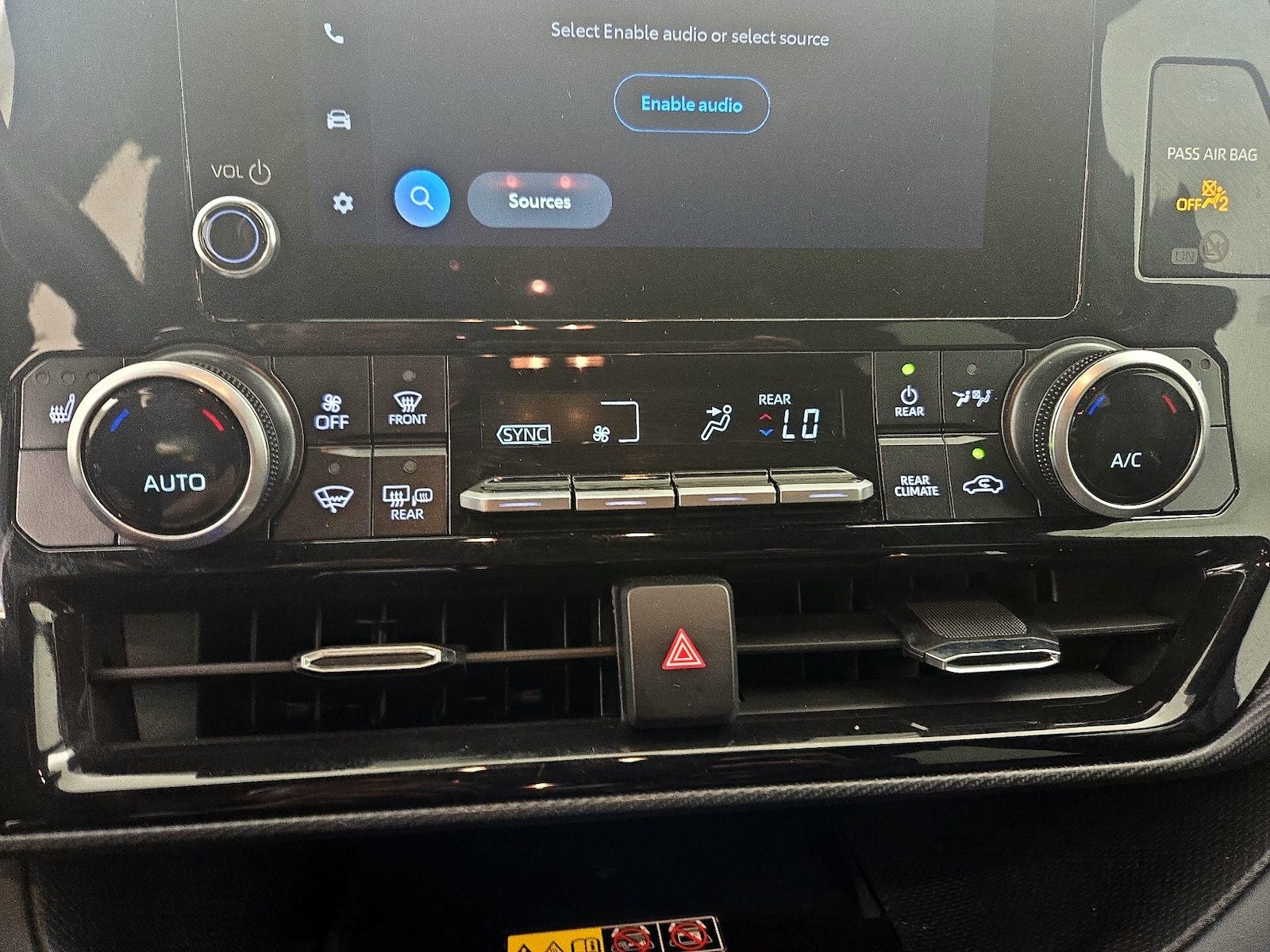 2025 Toyota Highlander XSE - Photo 17