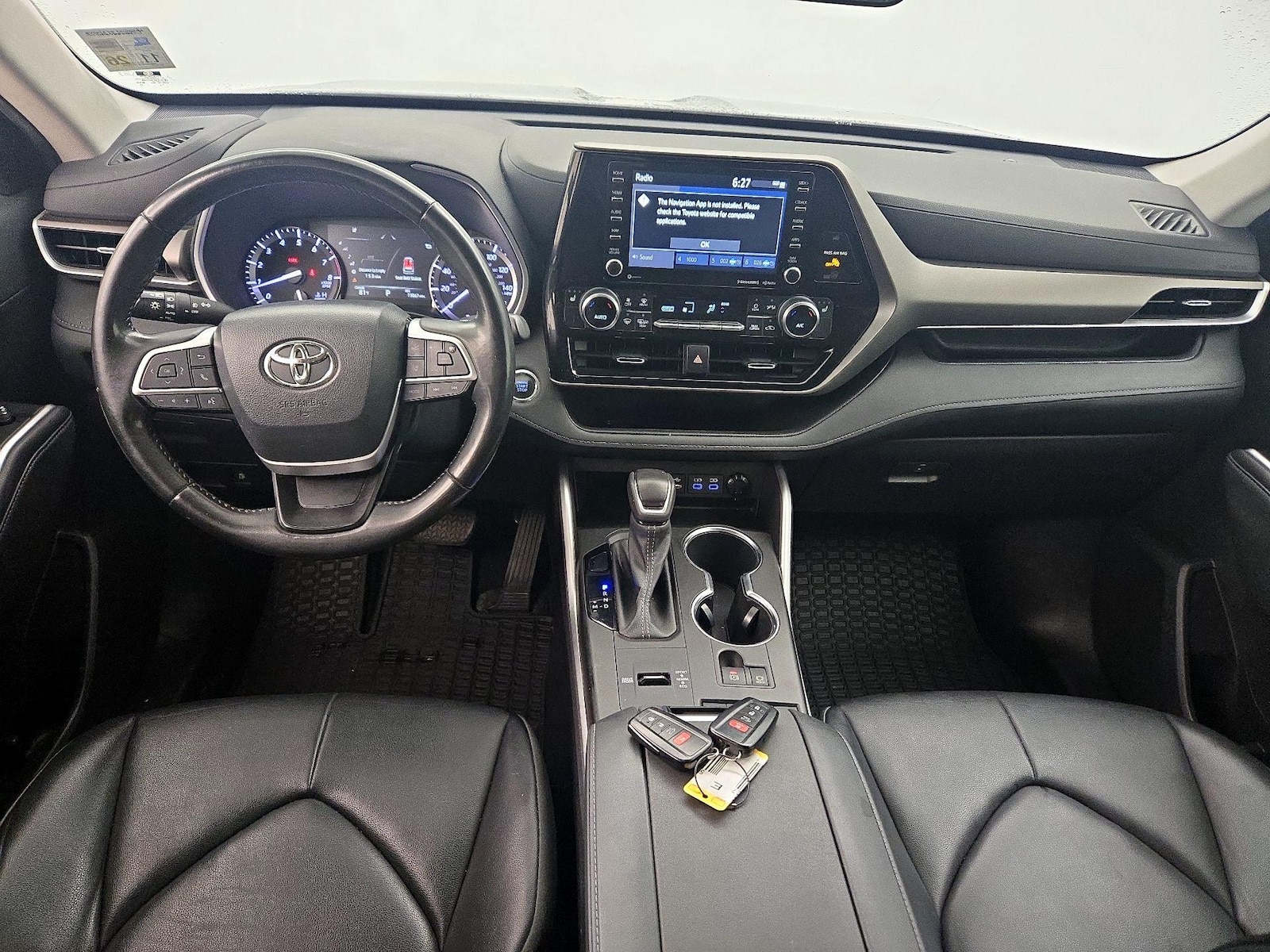 2022 Toyota Highlander XLE - Photo 10