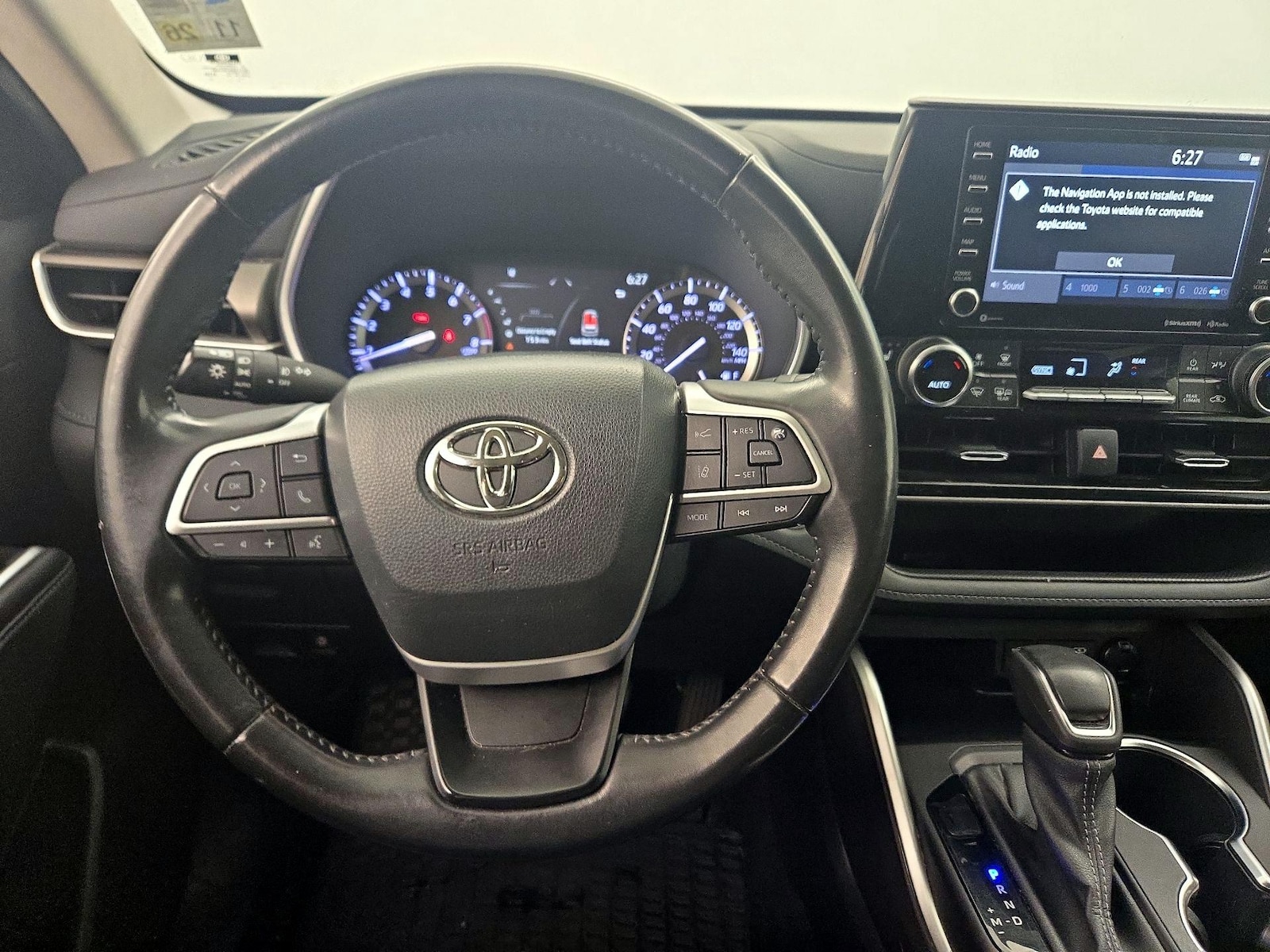 2022 Toyota Highlander XLE - Photo 11