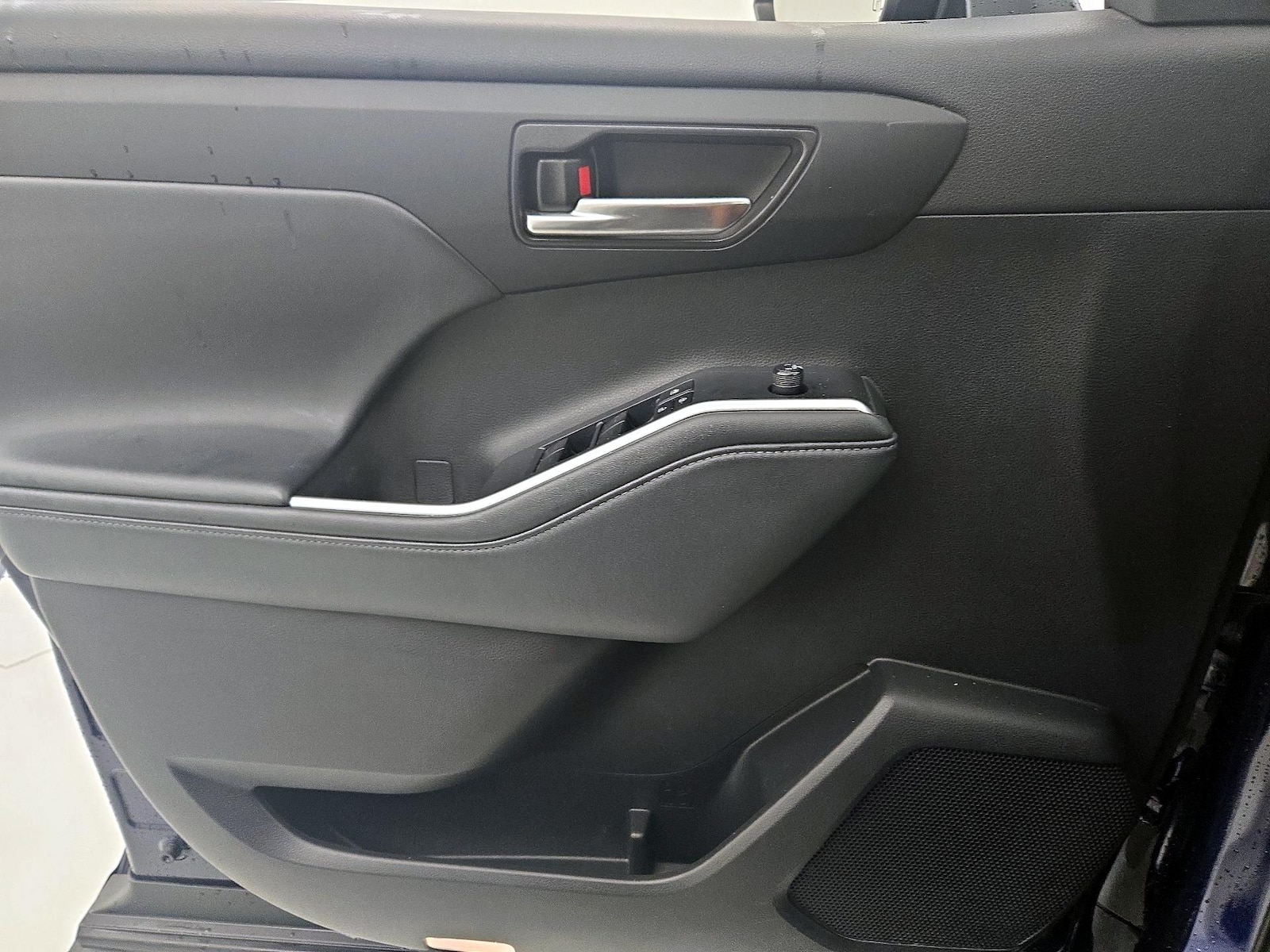 2022 Toyota Highlander XLE - Photo 13
