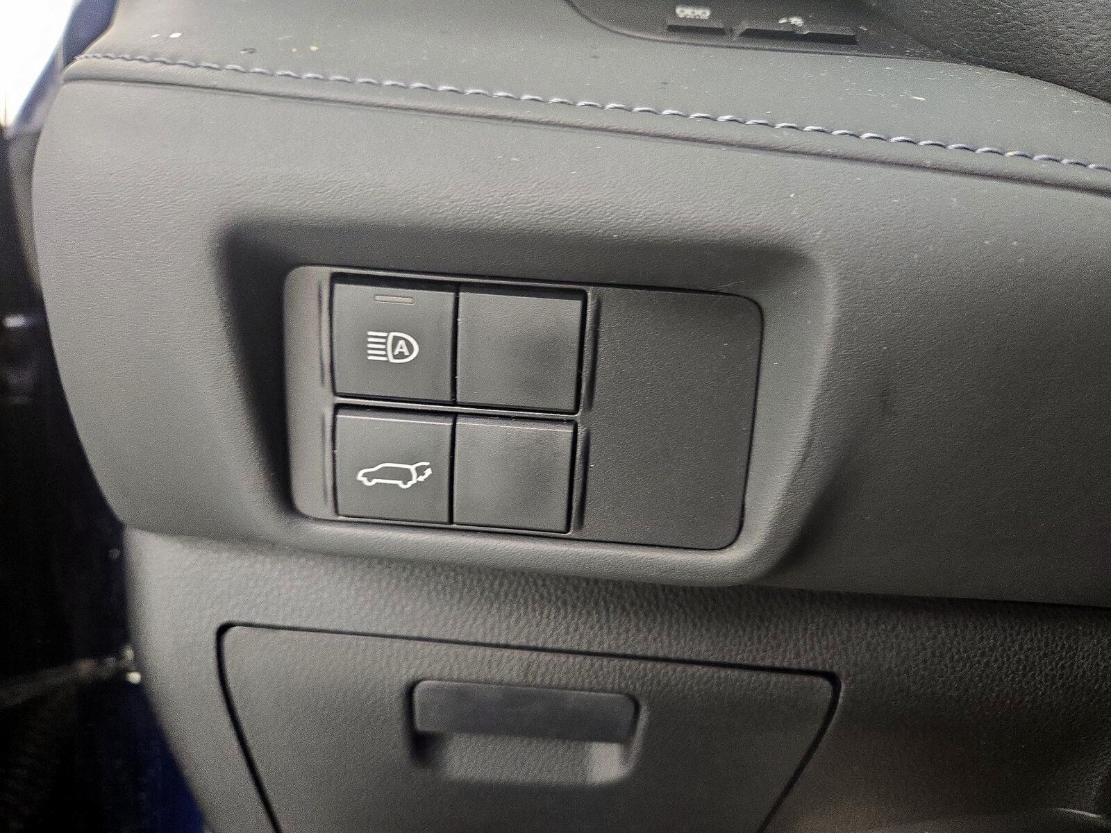 2022 Toyota Highlander XLE - Photo 14