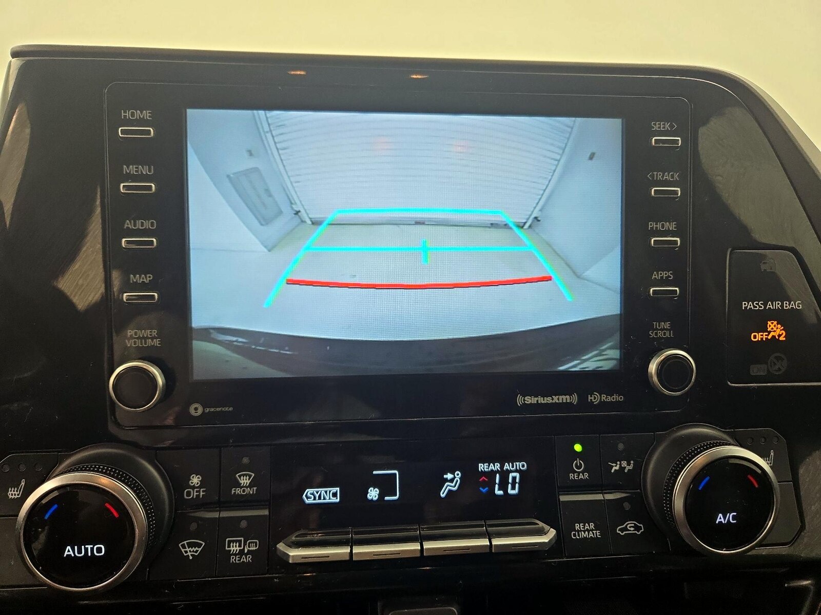2022 Toyota Highlander XLE - Photo 15