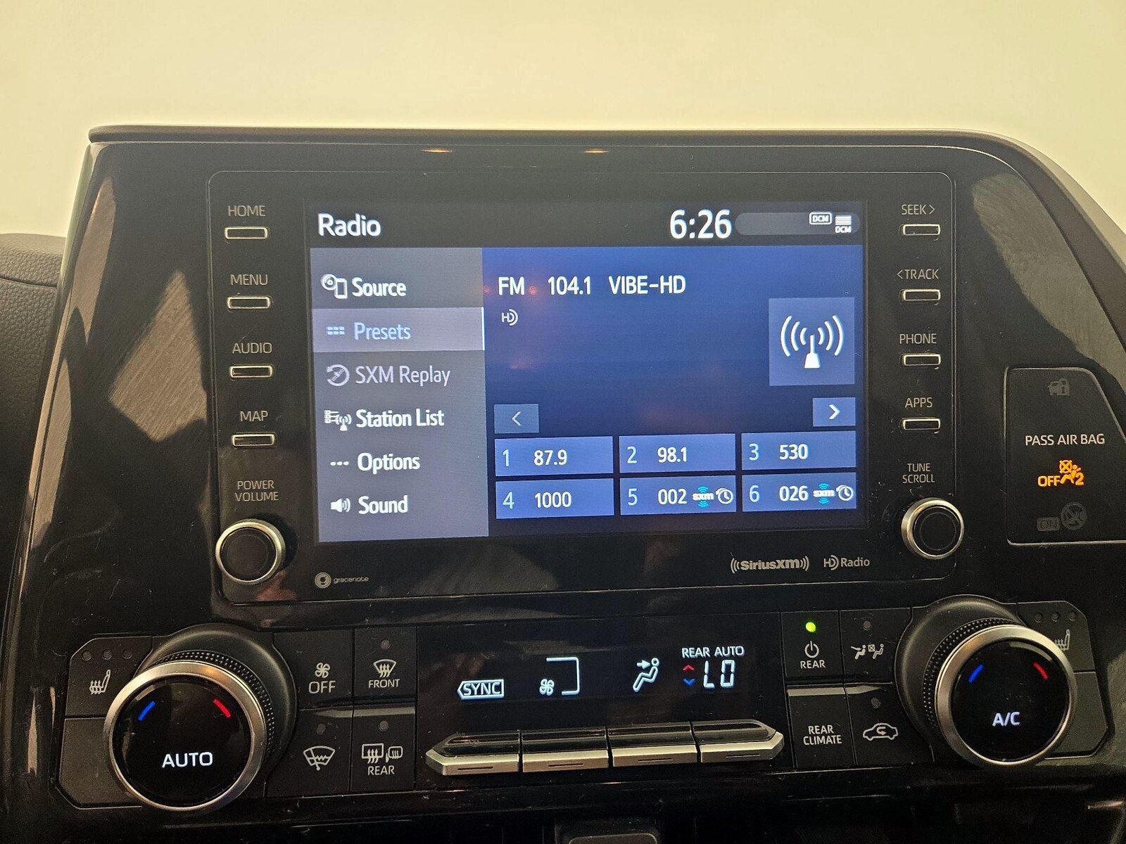 2022 Toyota Highlander XLE - Photo 16