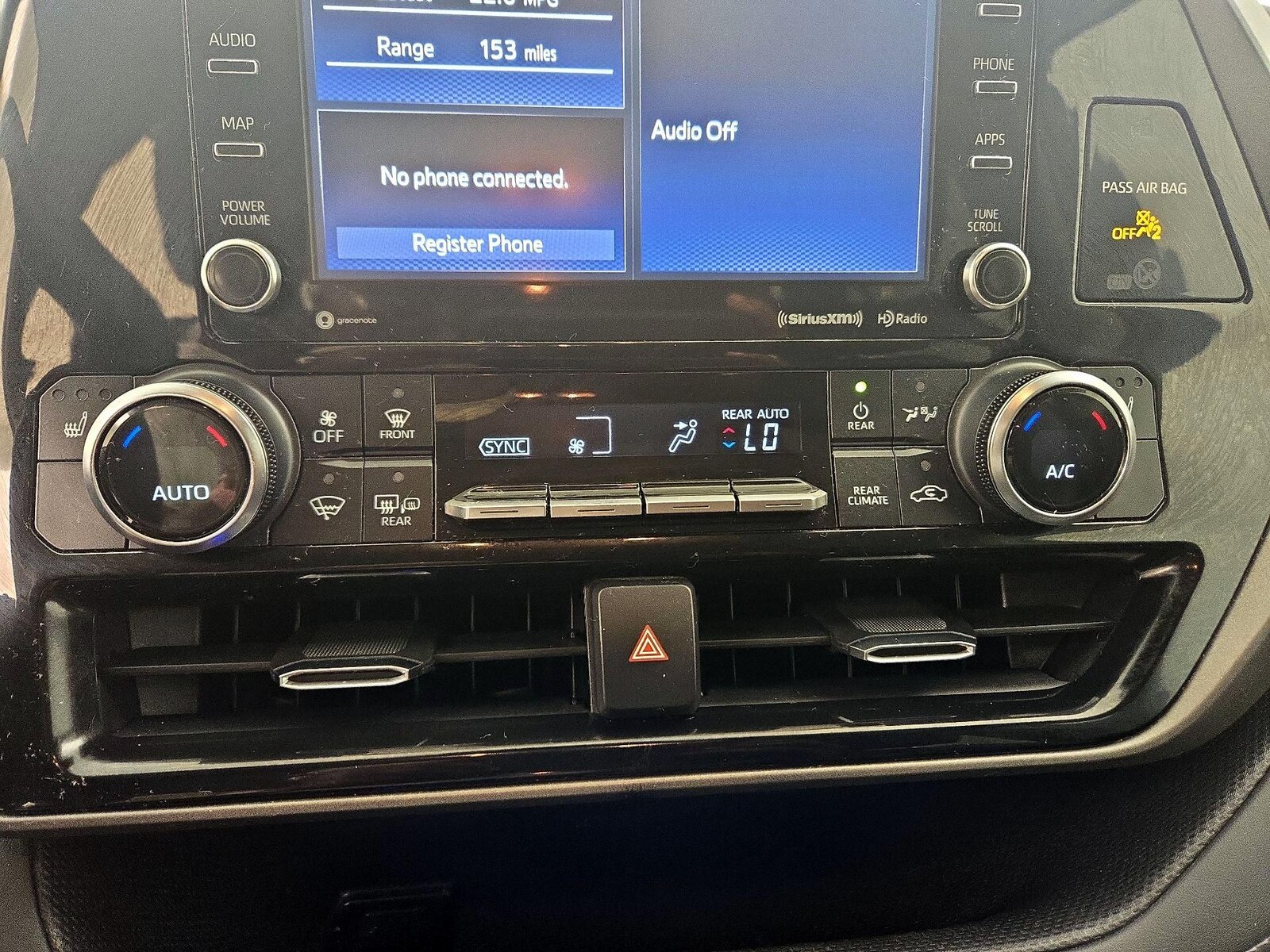 2022 Toyota Highlander XLE - Photo 17