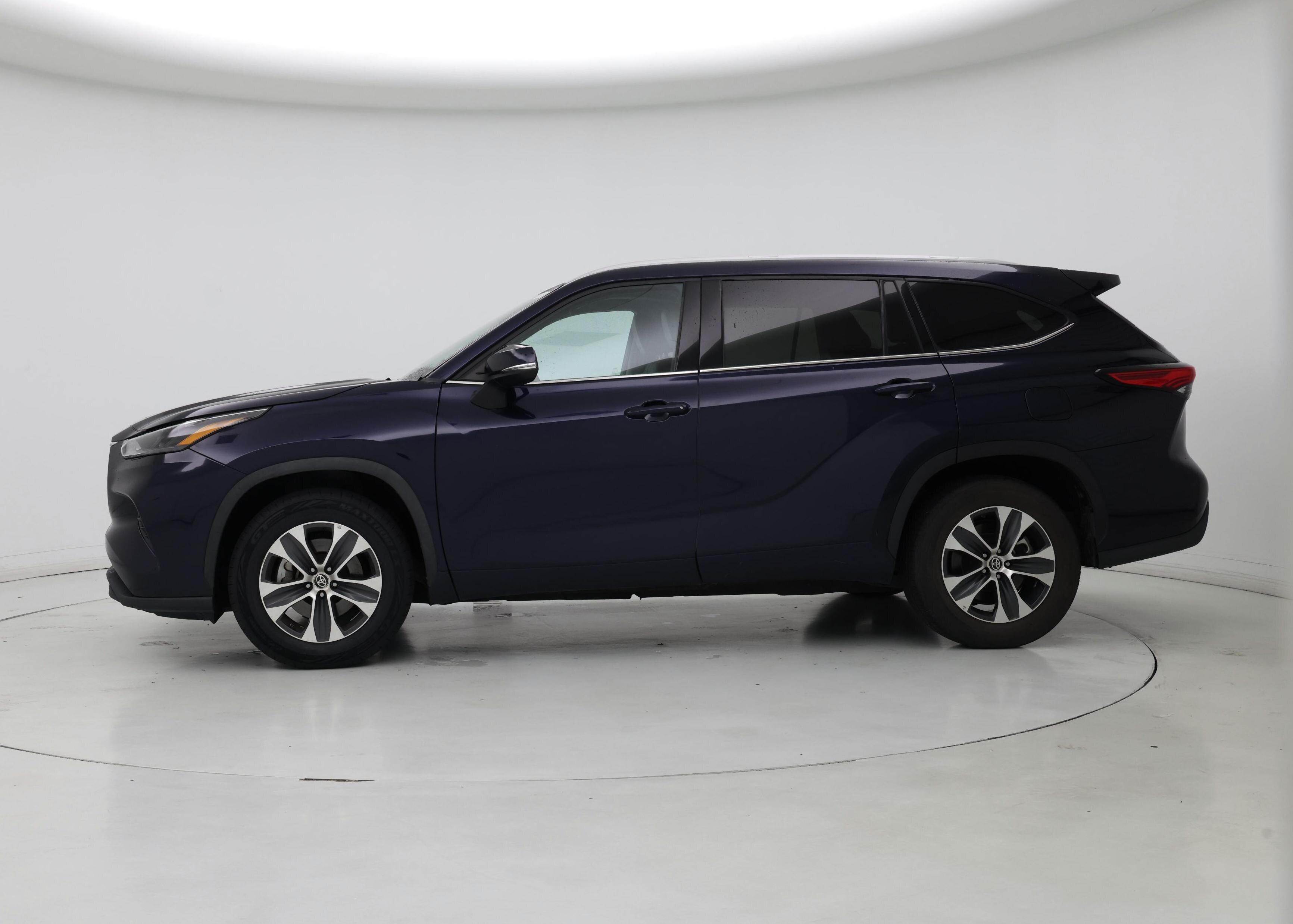 Thumbnail: 2022 Toyota Highlander - 3