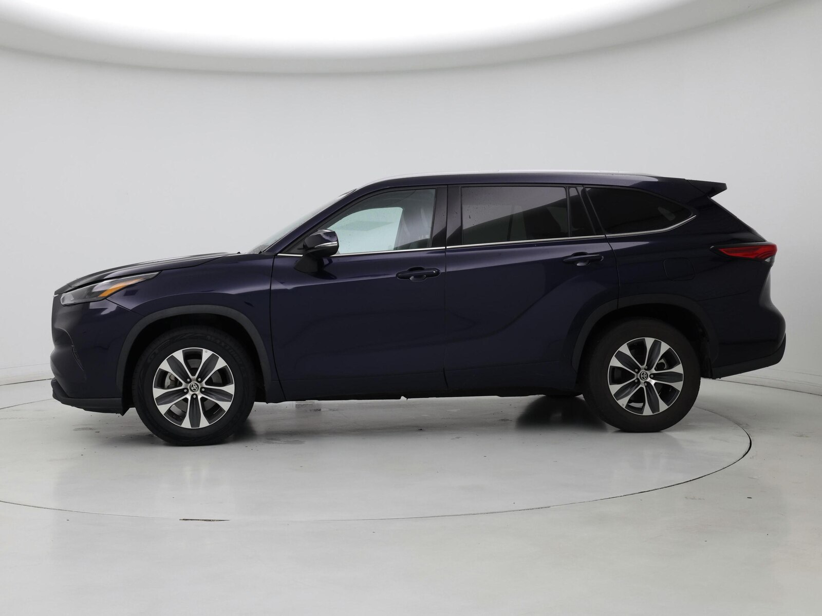 2022 Toyota Highlander XLE - Photo 4
