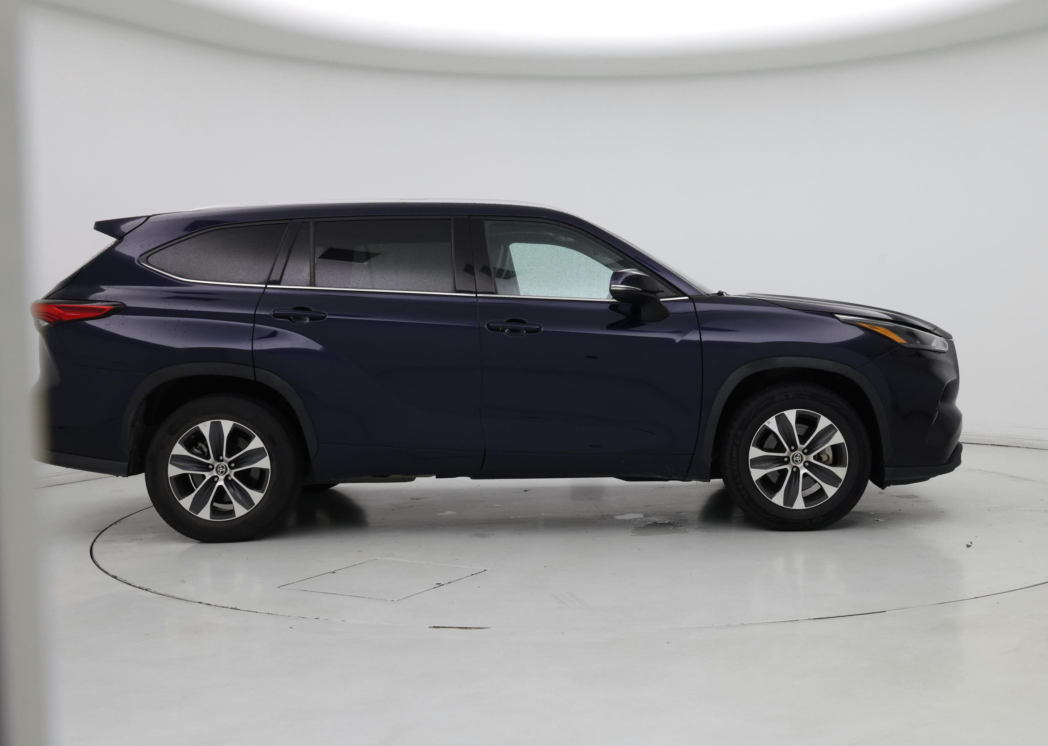 Thumbnail: 2022 Toyota Highlander - 7
