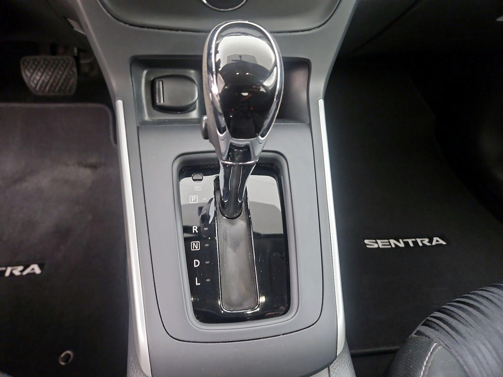 2019 Nissan Sentra SV - Photo 16