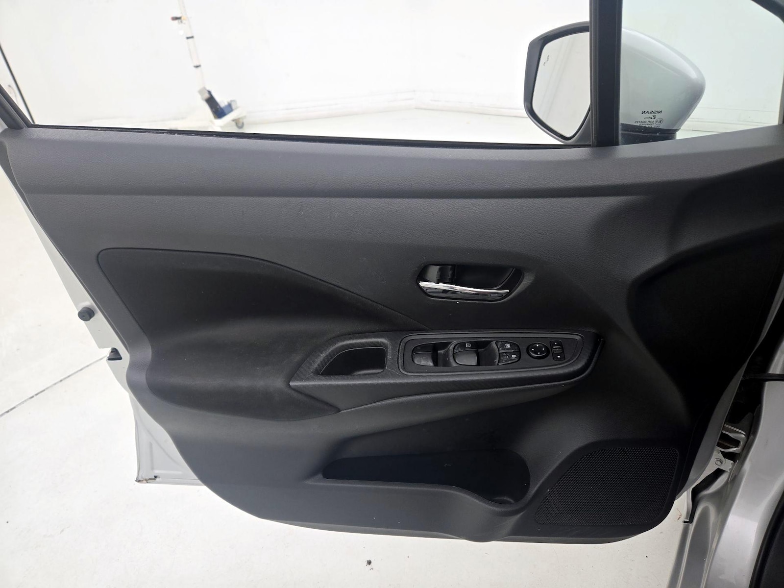2022 Nissan Versa Sedan SV - Photo 13