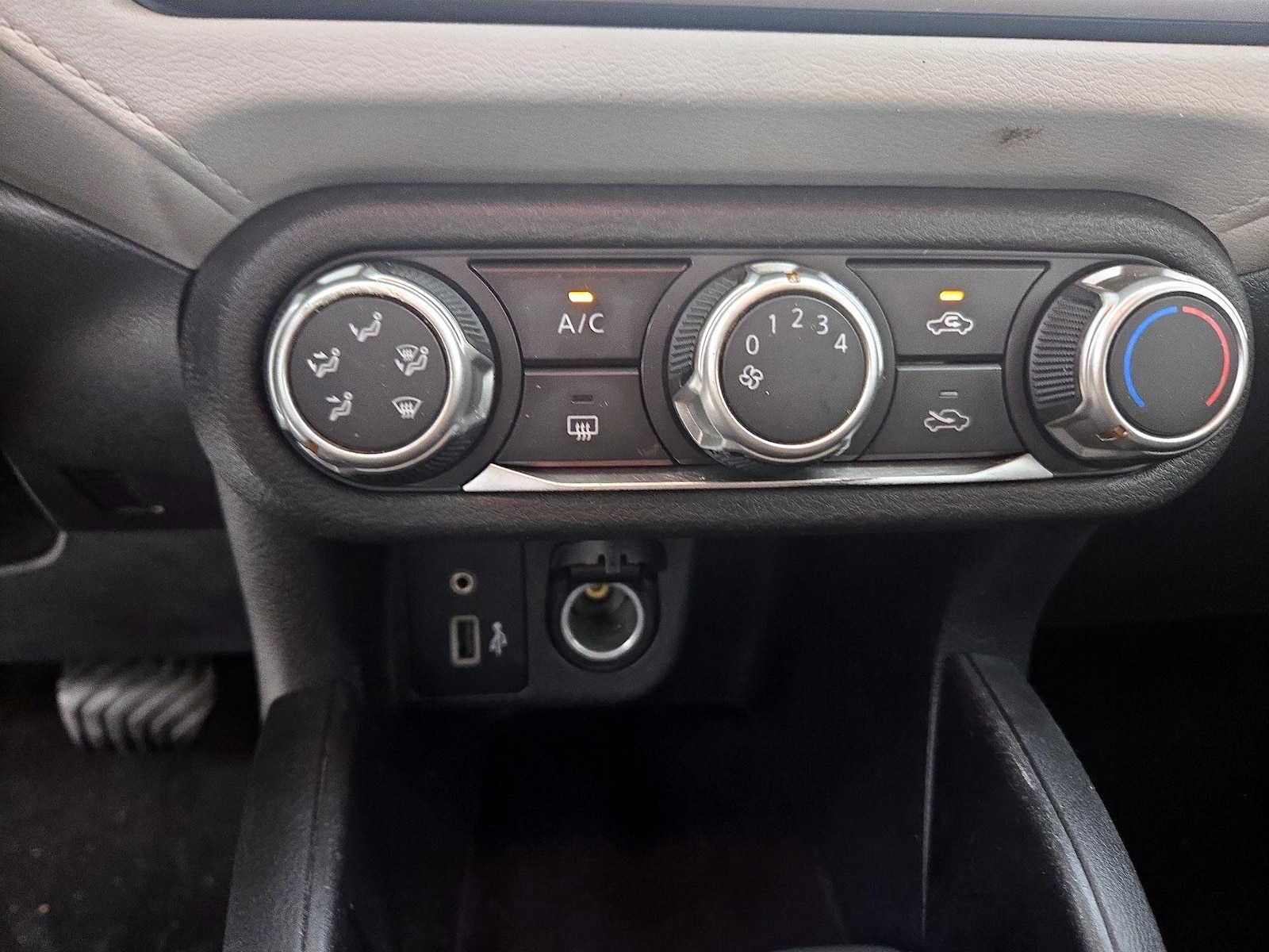 2022 Nissan Versa Sedan SV - Photo 17