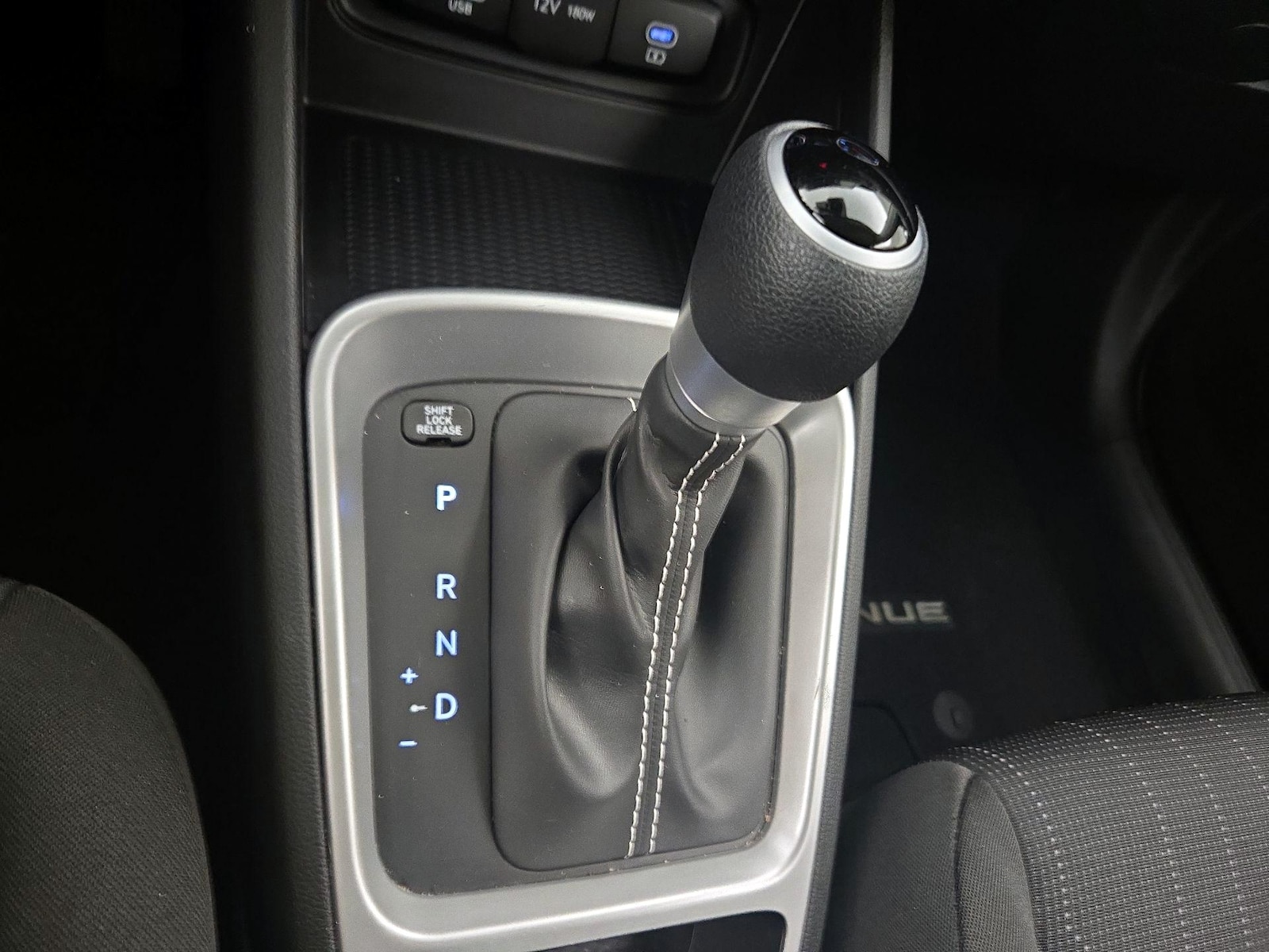 2024 Hyundai Venue SE - Photo 18