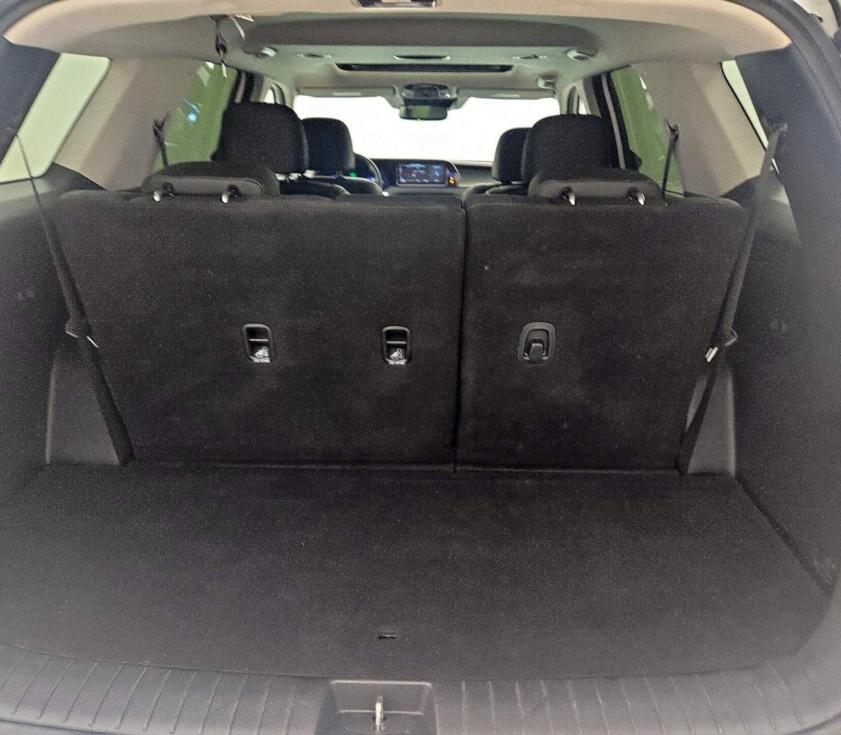 Trunk/Cargo (Seats Up)