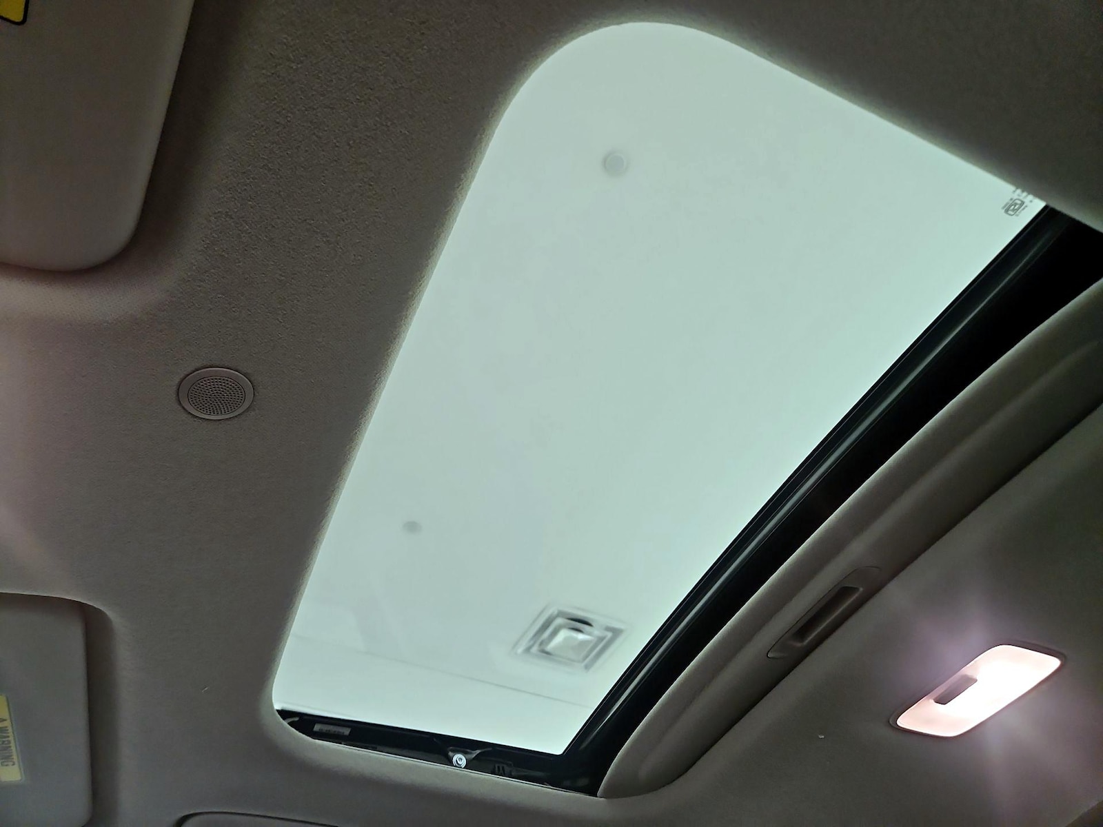 Sunroof(s) & Overhead Airbags