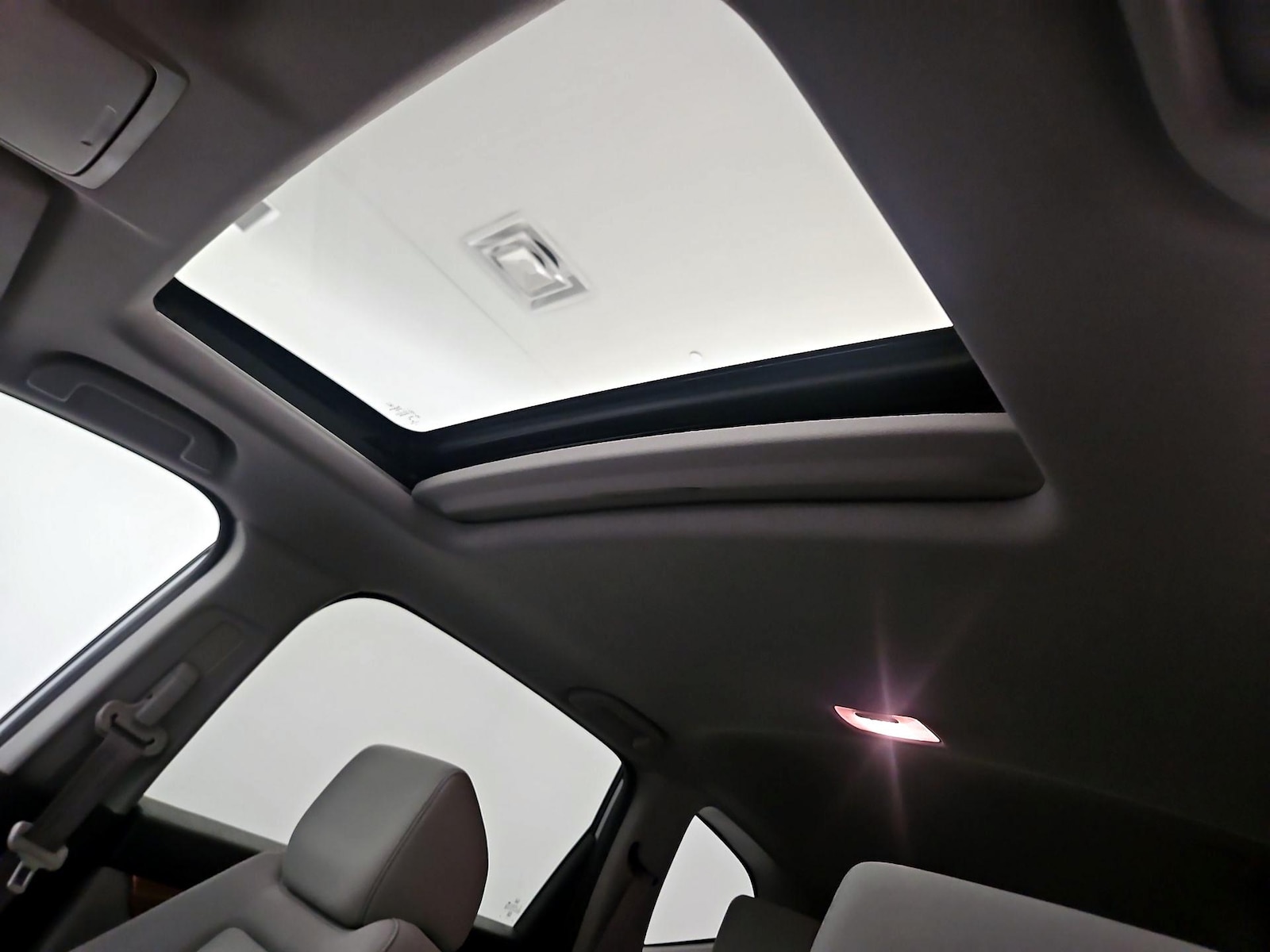 Sunroof(s) & Overhead Airbags