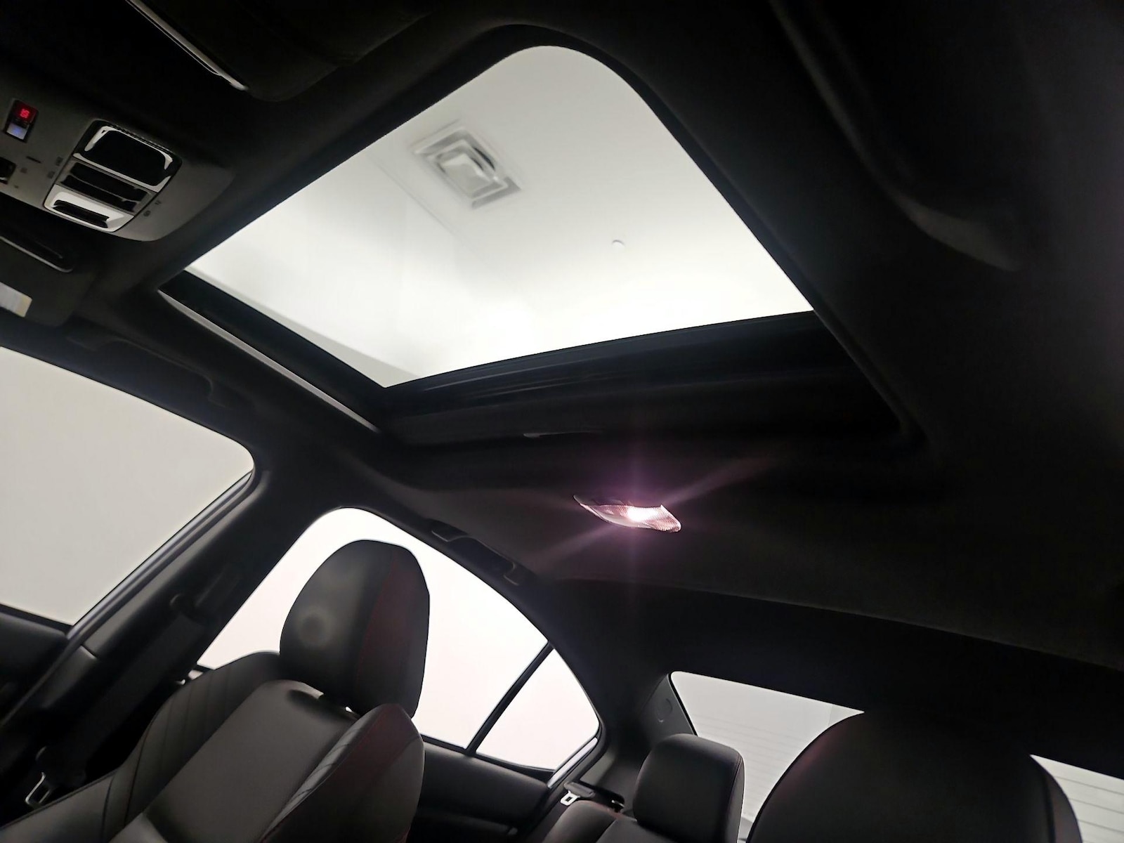 Sunroof(s) & Overhead Airbags