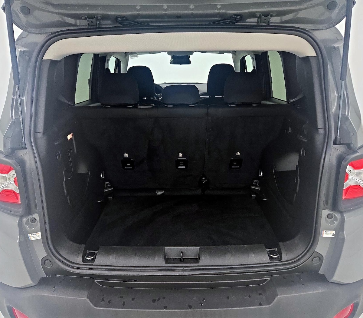 Trunk/Cargo (Seats Up)