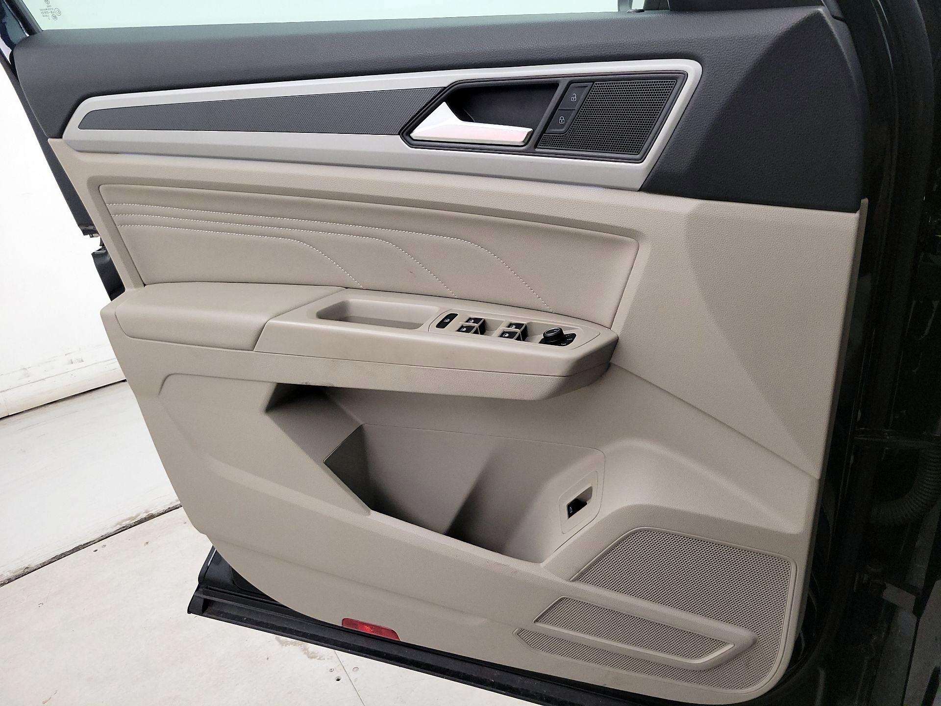 Thumbnail: 2023 Volkswagen Atlas - 12